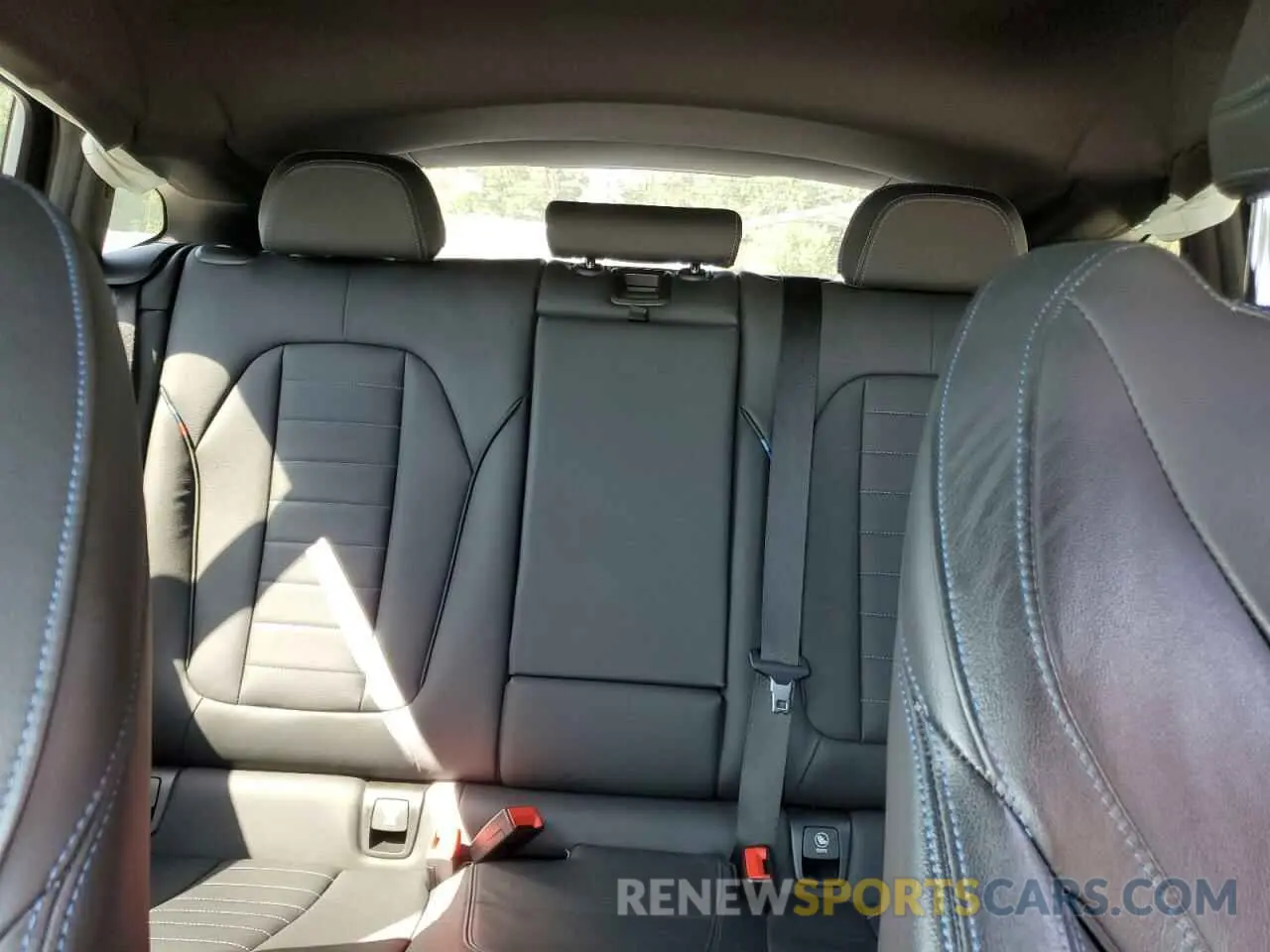 10 Photograph of a damaged car 5UXUJ5C57KLJ63215 BMW X4 2019