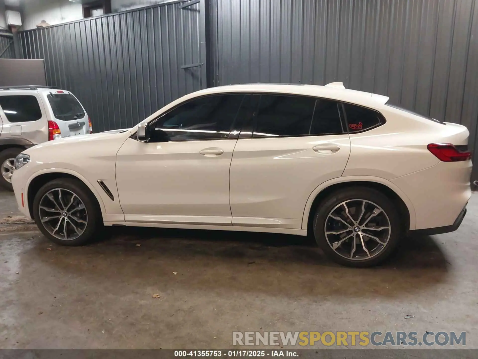 14 Photograph of a damaged car 5UXUJ5C58KLJ63742 BMW X4 2019
