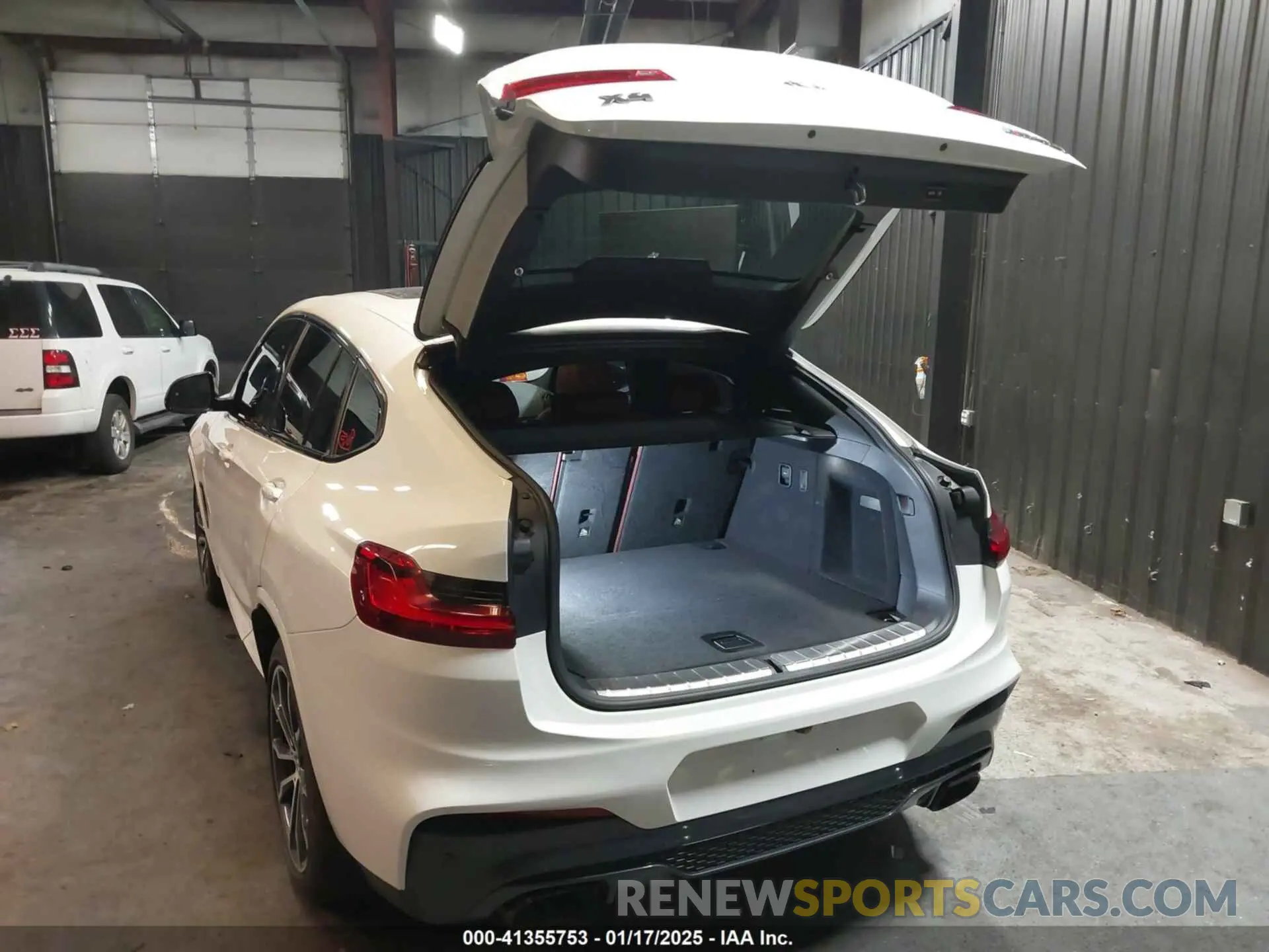 3 Photograph of a damaged car 5UXUJ5C58KLJ63742 BMW X4 2019