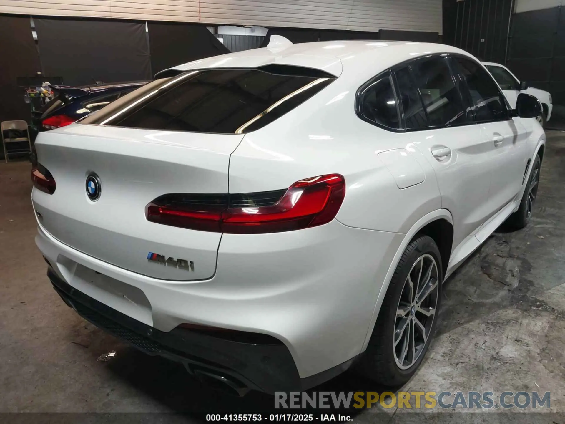 4 Photograph of a damaged car 5UXUJ5C58KLJ63742 BMW X4 2019