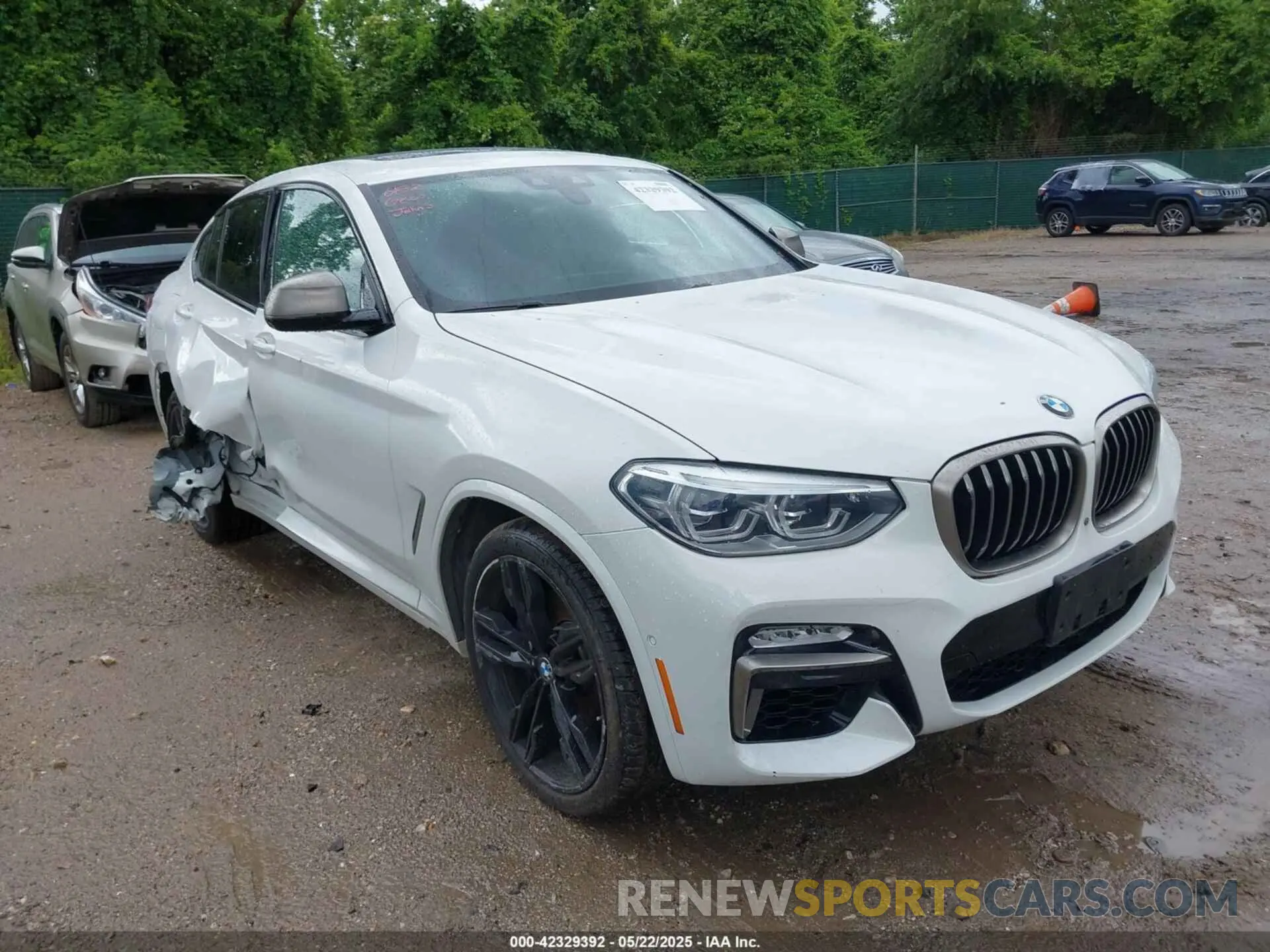 1 Photograph of a damaged car 5UXUJ5C5XKLJ64164 BMW X4 2019