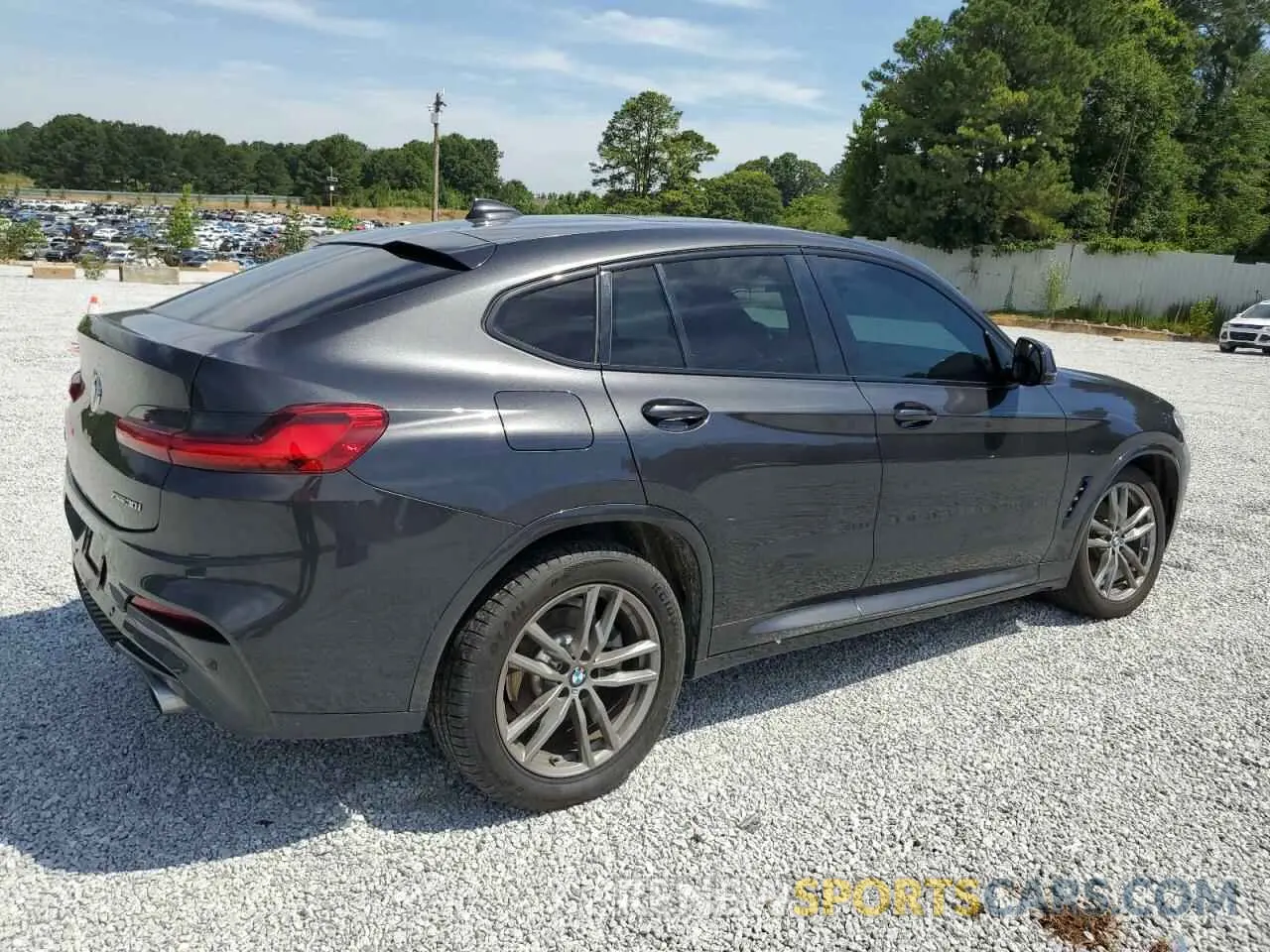 3 Photograph of a damaged car 5UX2V1C00L9D17449 BMW X4 2020