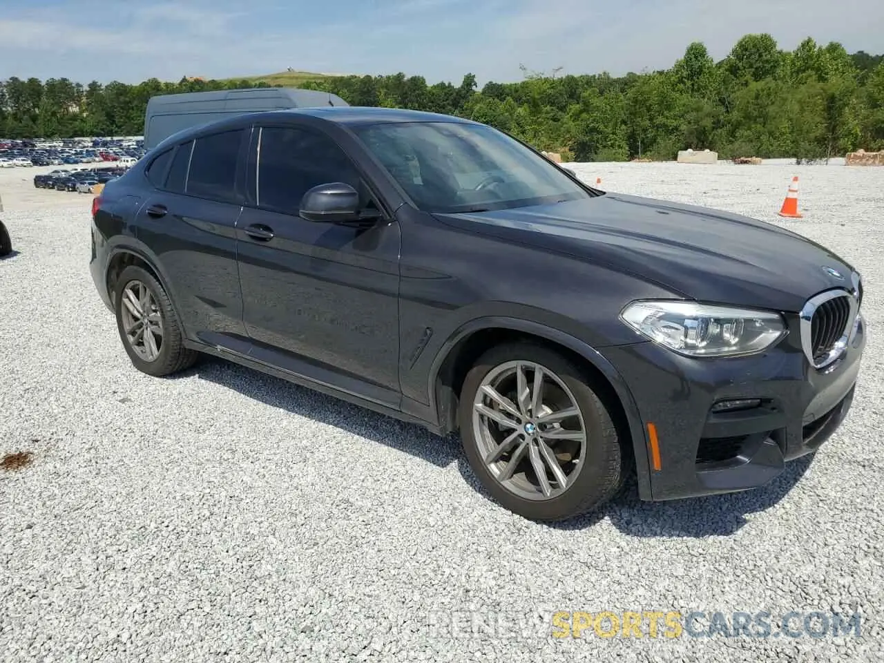 4 Photograph of a damaged car 5UX2V1C00L9D17449 BMW X4 2020