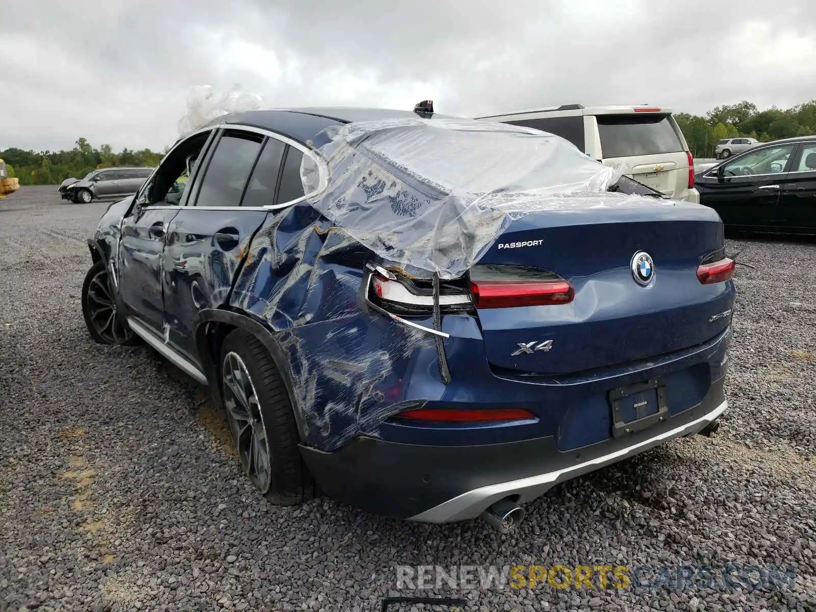 3 Photograph of a damaged car 5UX2V1C02LLE67453 BMW X4 2020