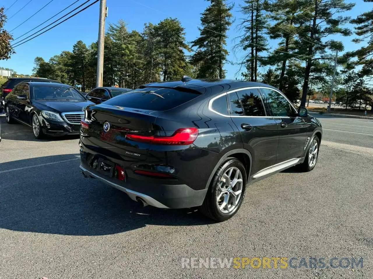 3 Photograph of a damaged car 5UX2V1C04L9B80175 BMW X4 2020