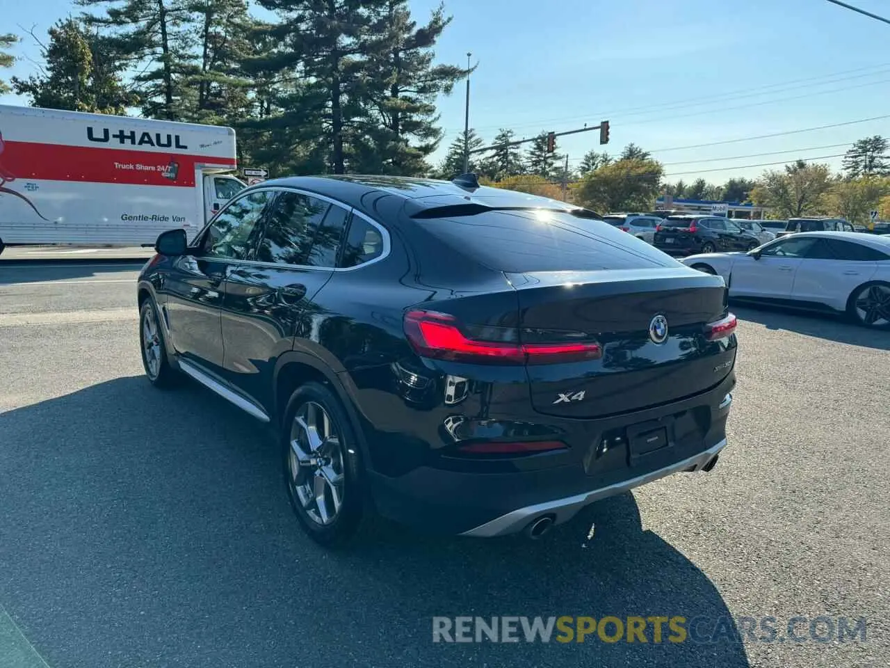 4 Photograph of a damaged car 5UX2V1C04L9B80175 BMW X4 2020