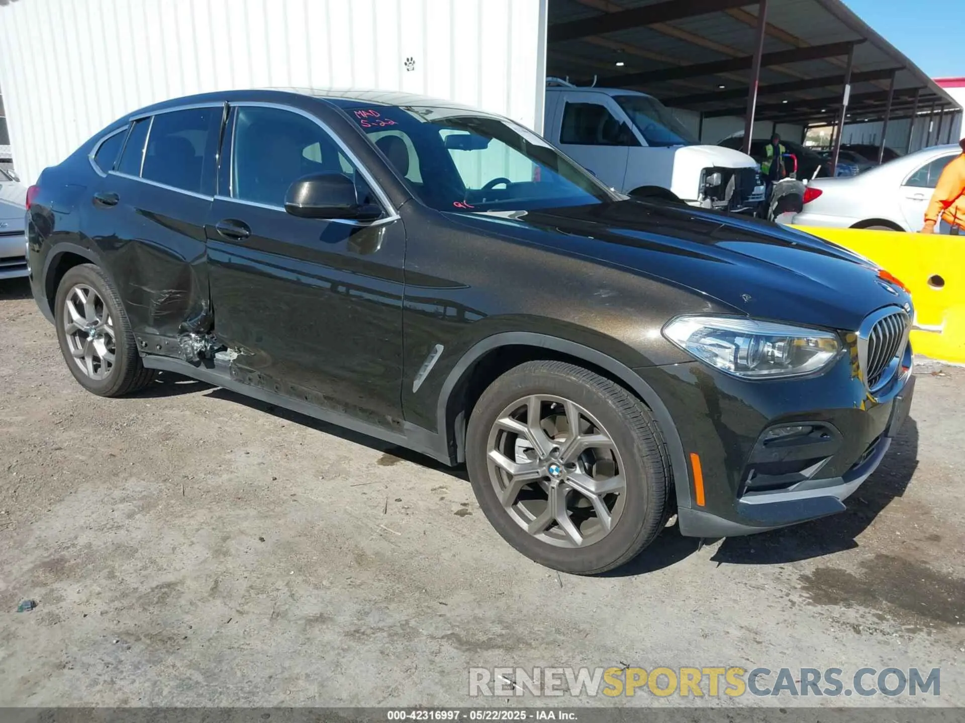 1 Photograph of a damaged car 5UX2V1C05L9C41372 BMW X4 2020