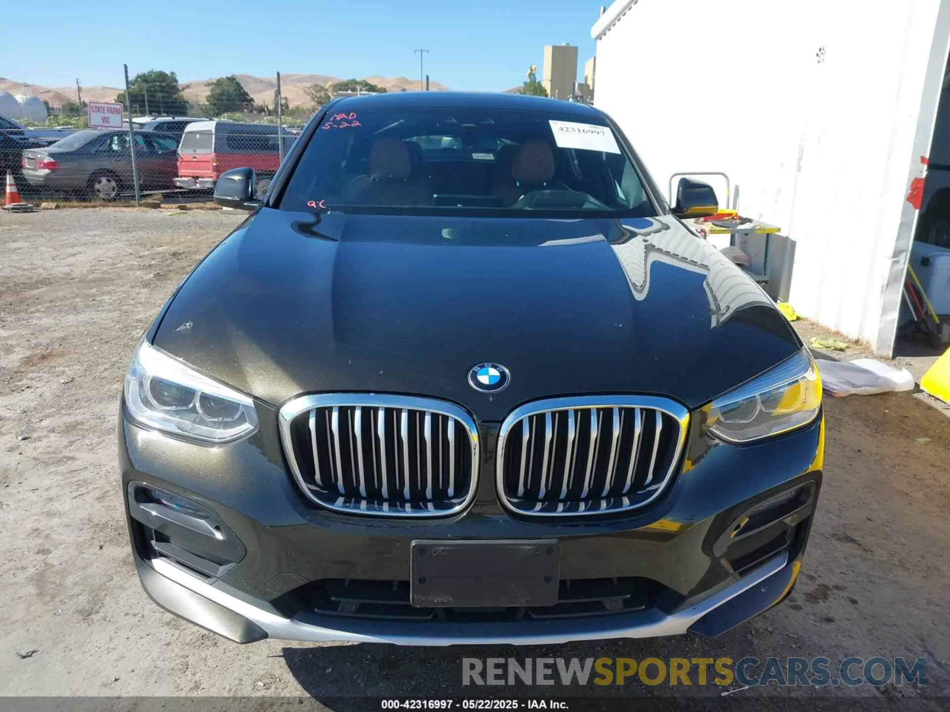 12 Photograph of a damaged car 5UX2V1C05L9C41372 BMW X4 2020