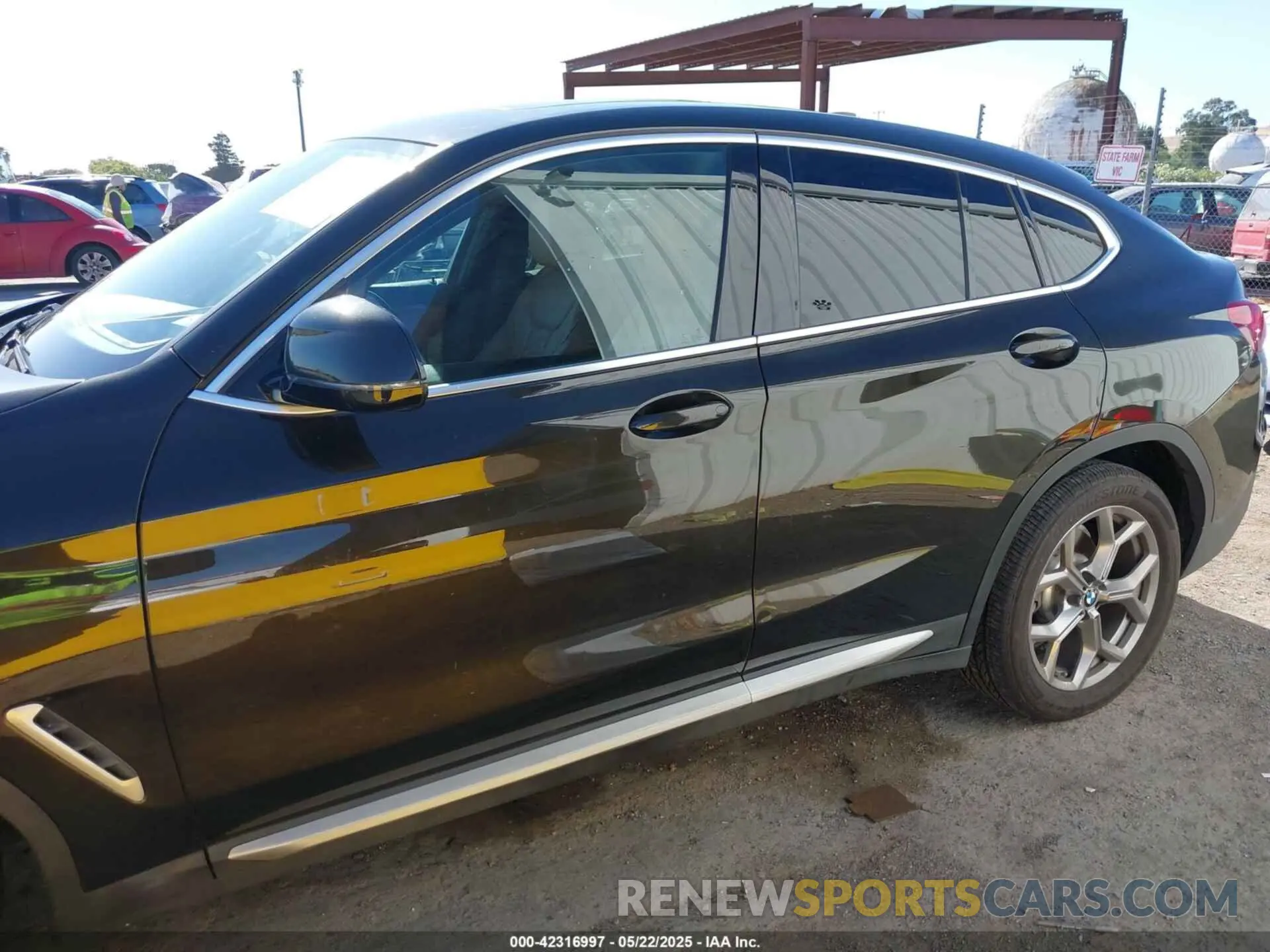 14 Photograph of a damaged car 5UX2V1C05L9C41372 BMW X4 2020