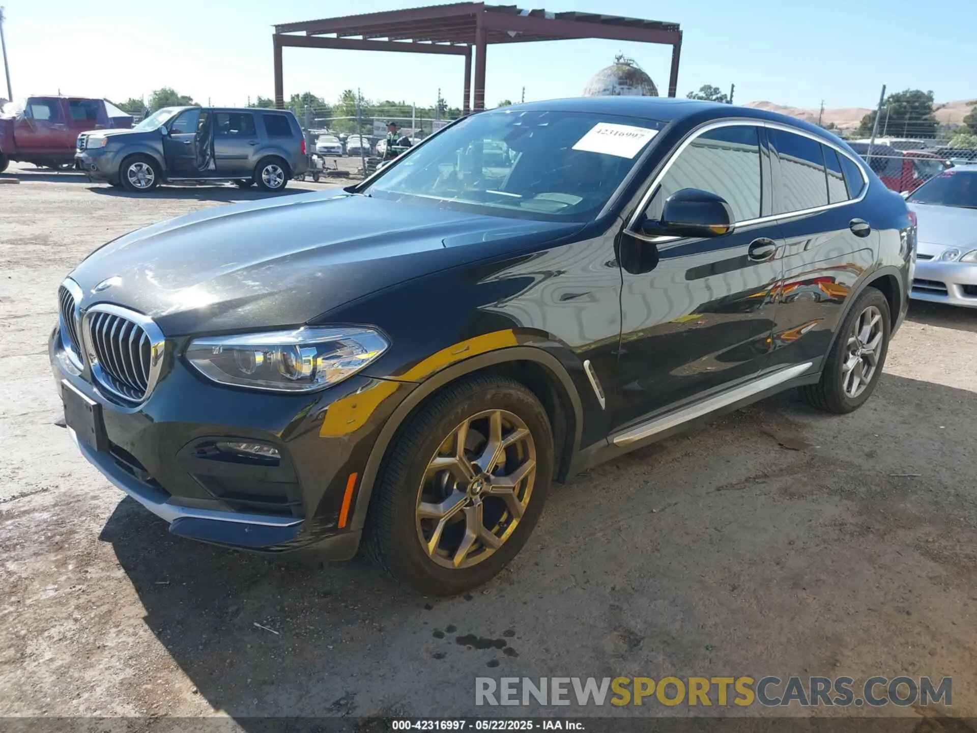 2 Photograph of a damaged car 5UX2V1C05L9C41372 BMW X4 2020
