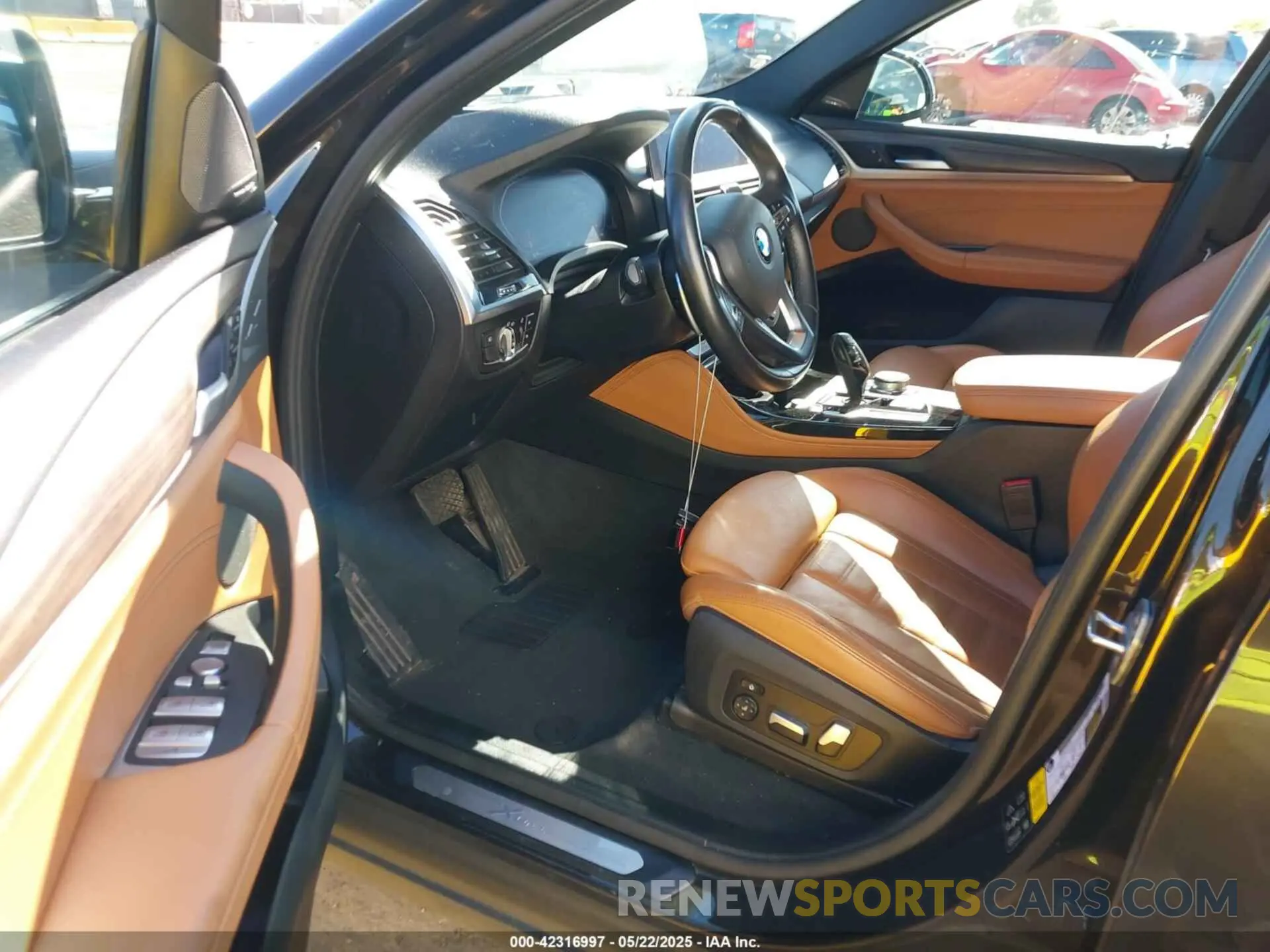 5 Photograph of a damaged car 5UX2V1C05L9C41372 BMW X4 2020