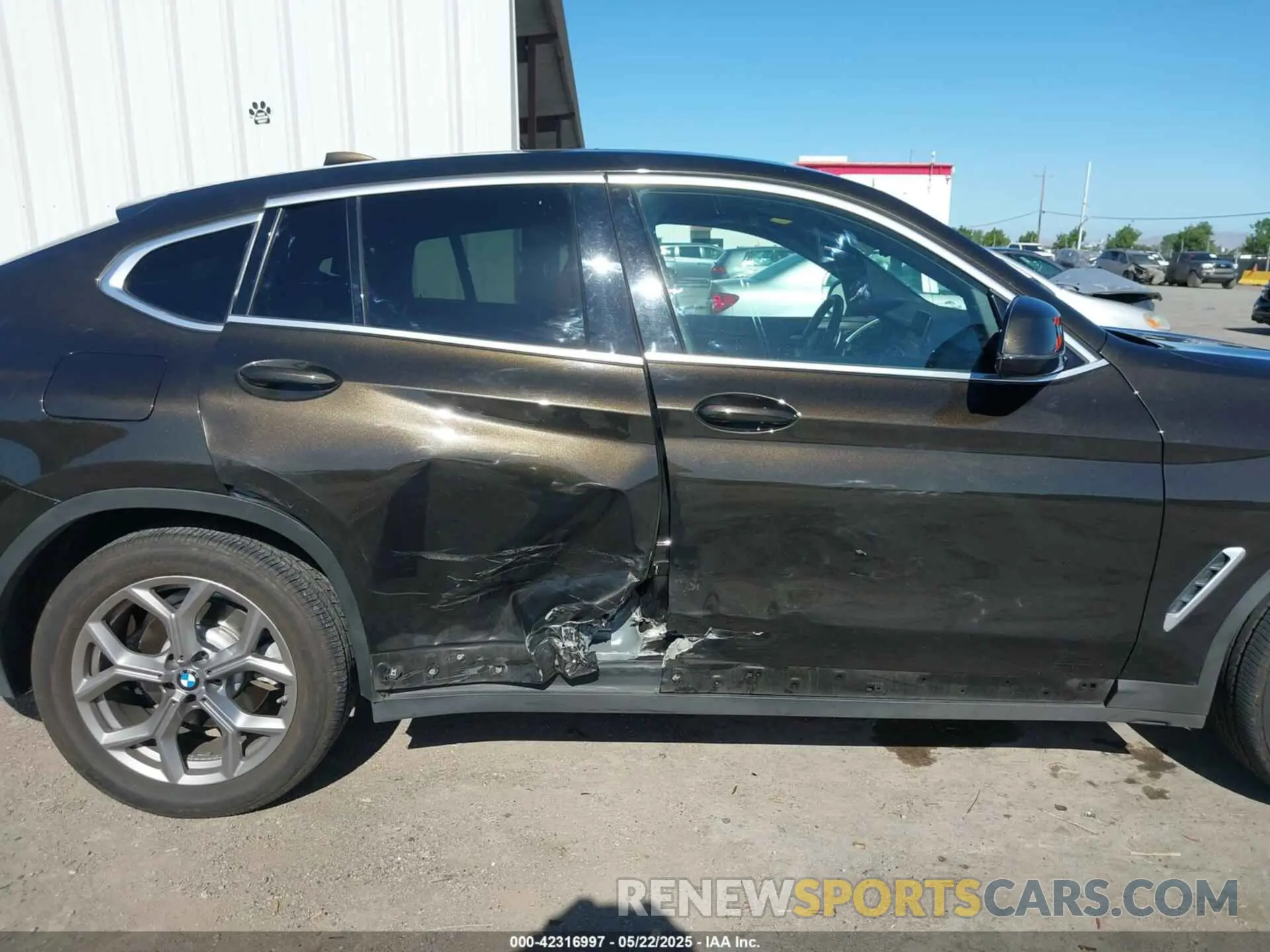 6 Photograph of a damaged car 5UX2V1C05L9C41372 BMW X4 2020