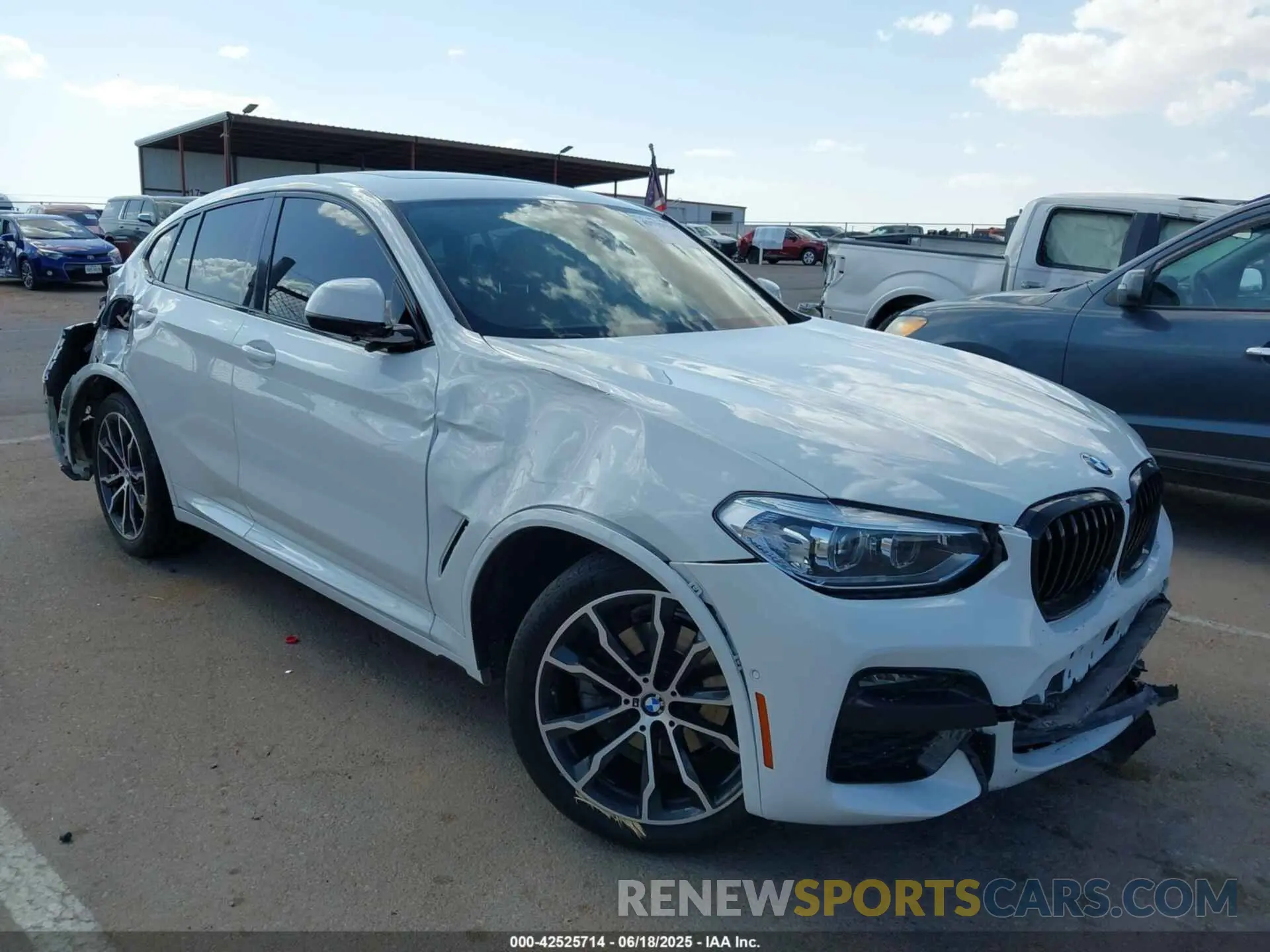 1 Photograph of a damaged car 5UX2V1C06L9B54841 BMW X4 2020