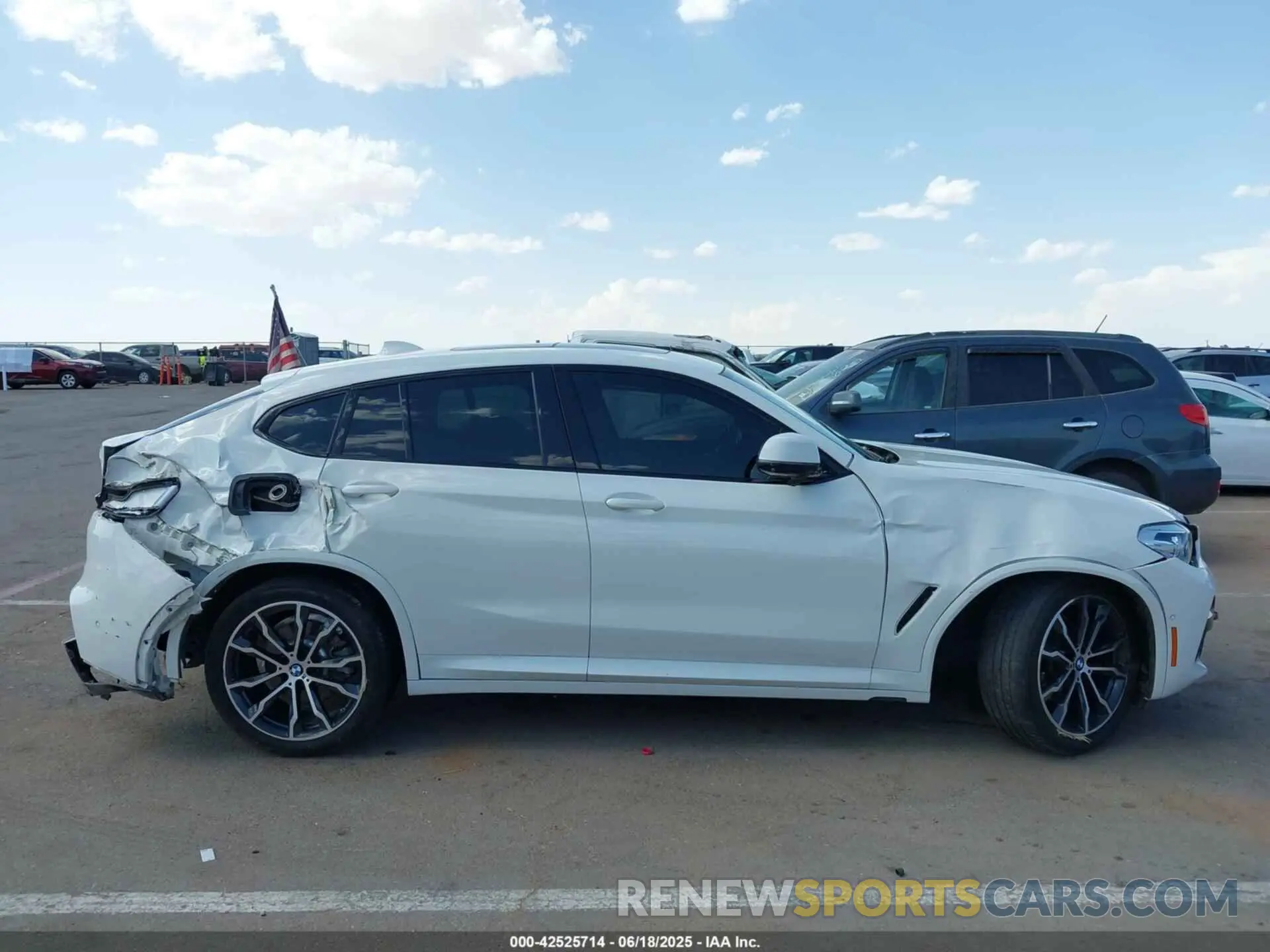 13 Photograph of a damaged car 5UX2V1C06L9B54841 BMW X4 2020