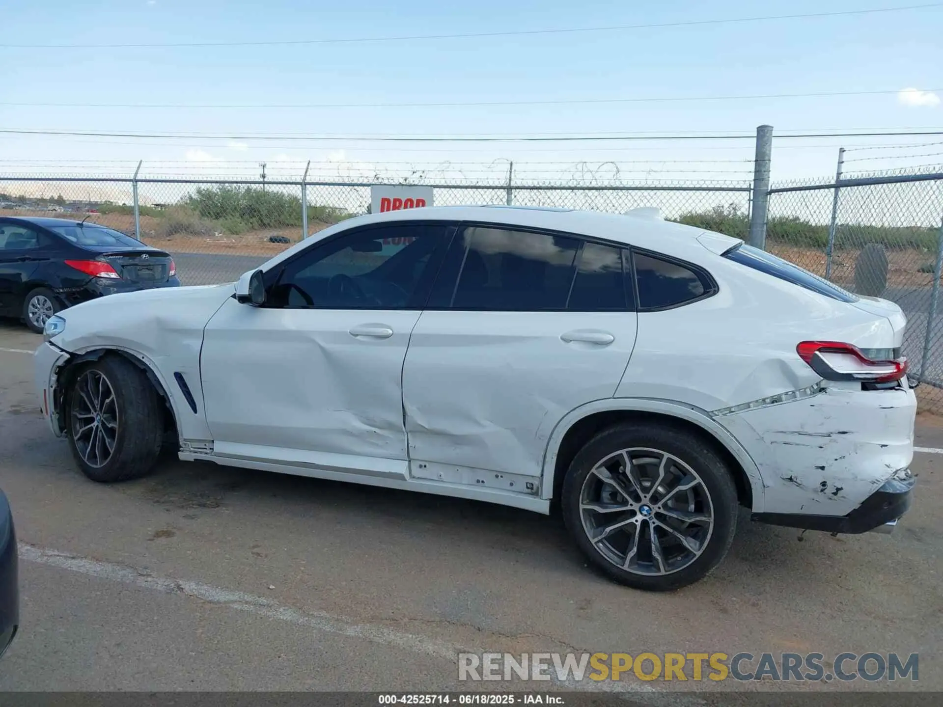 14 Photograph of a damaged car 5UX2V1C06L9B54841 BMW X4 2020