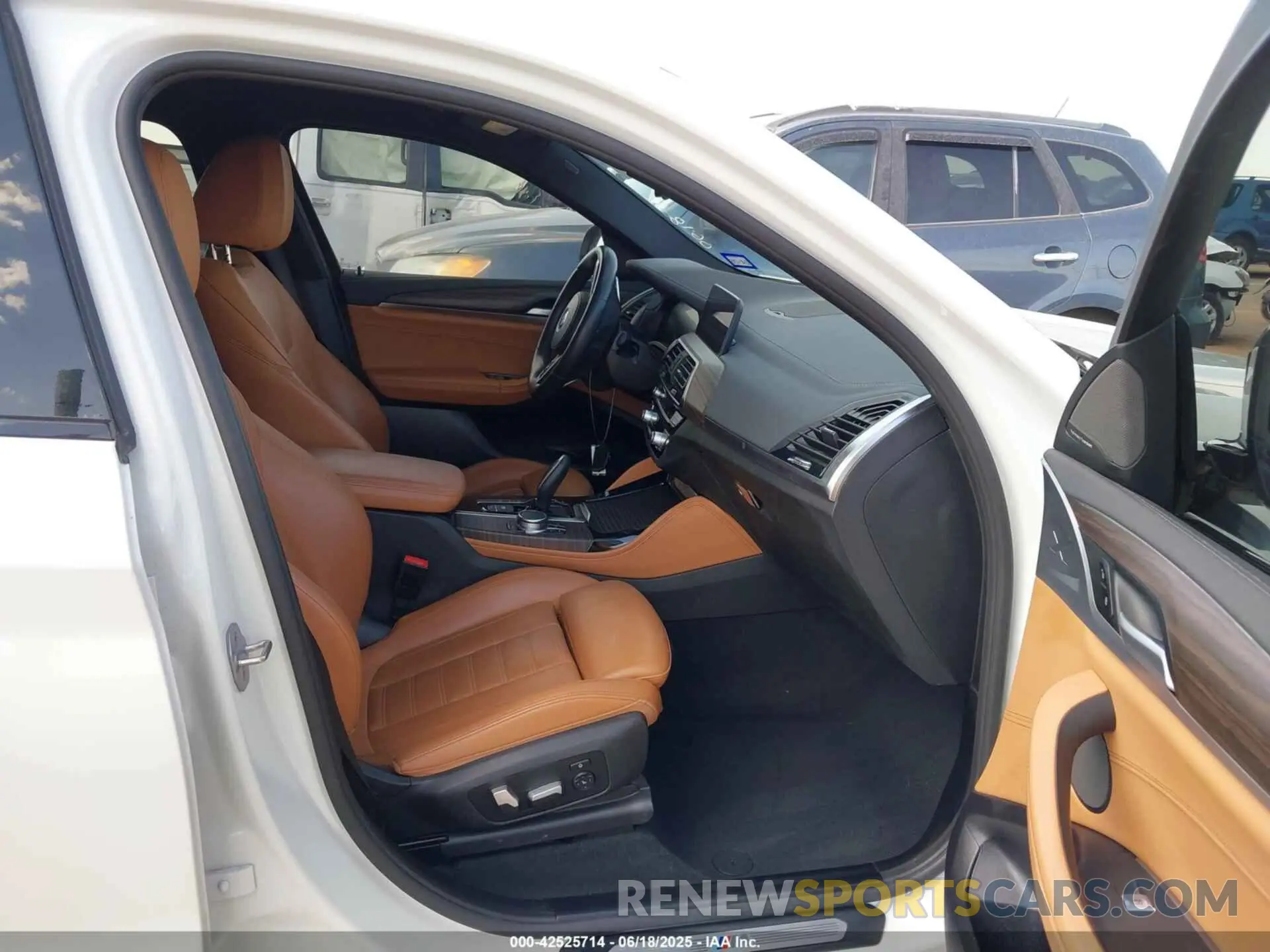5 Photograph of a damaged car 5UX2V1C06L9B54841 BMW X4 2020