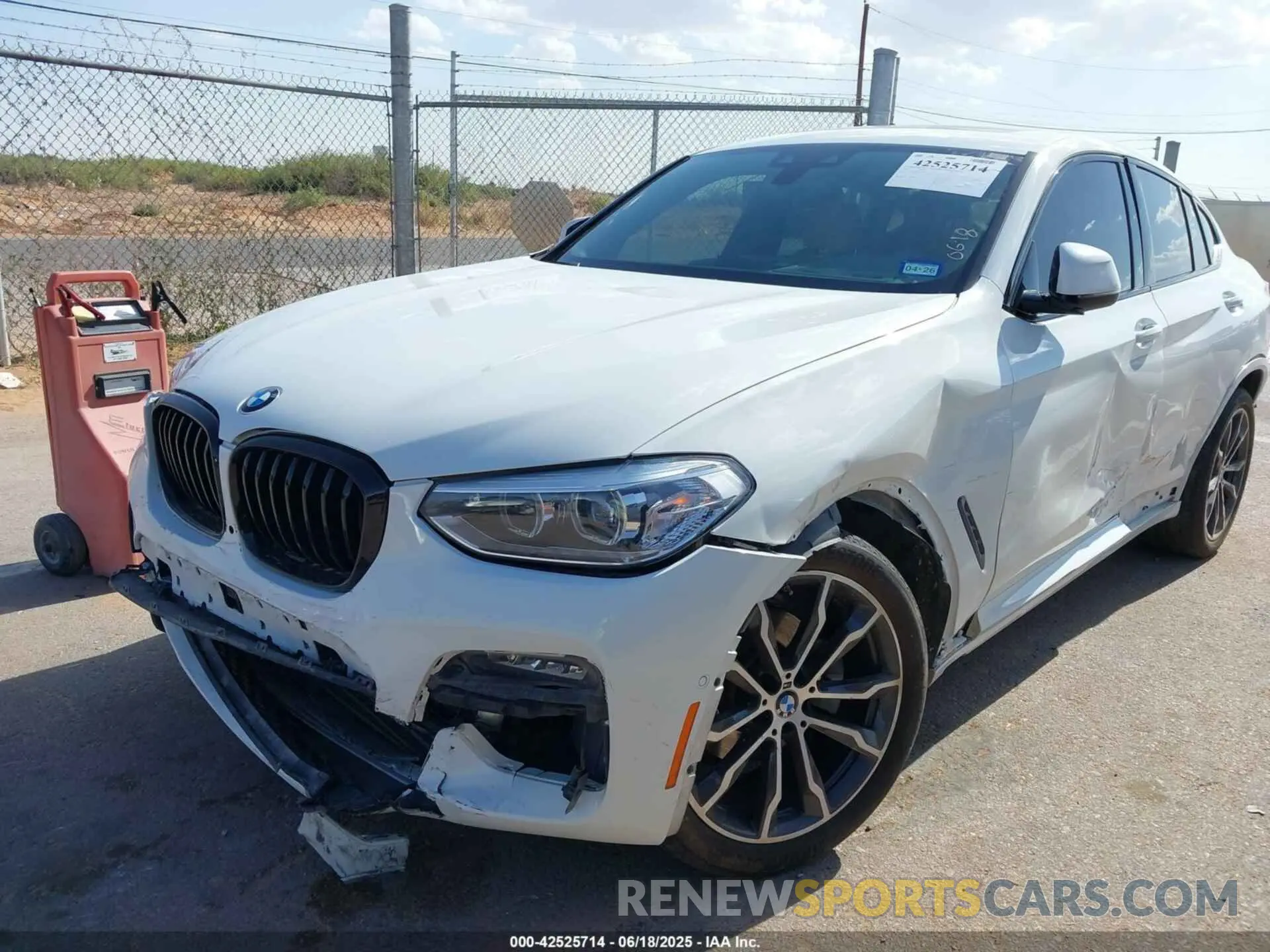 6 Photograph of a damaged car 5UX2V1C06L9B54841 BMW X4 2020