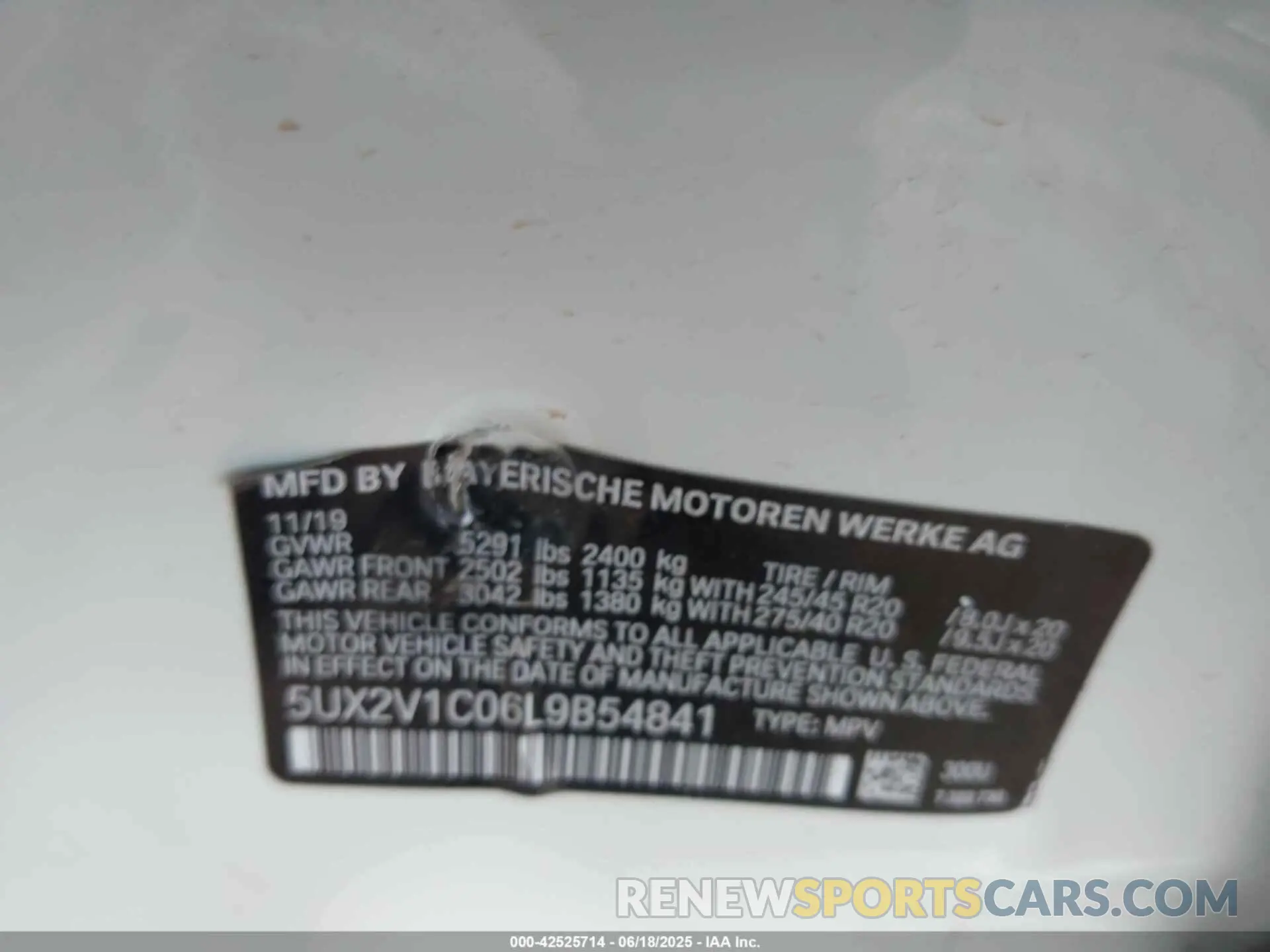 9 Photograph of a damaged car 5UX2V1C06L9B54841 BMW X4 2020