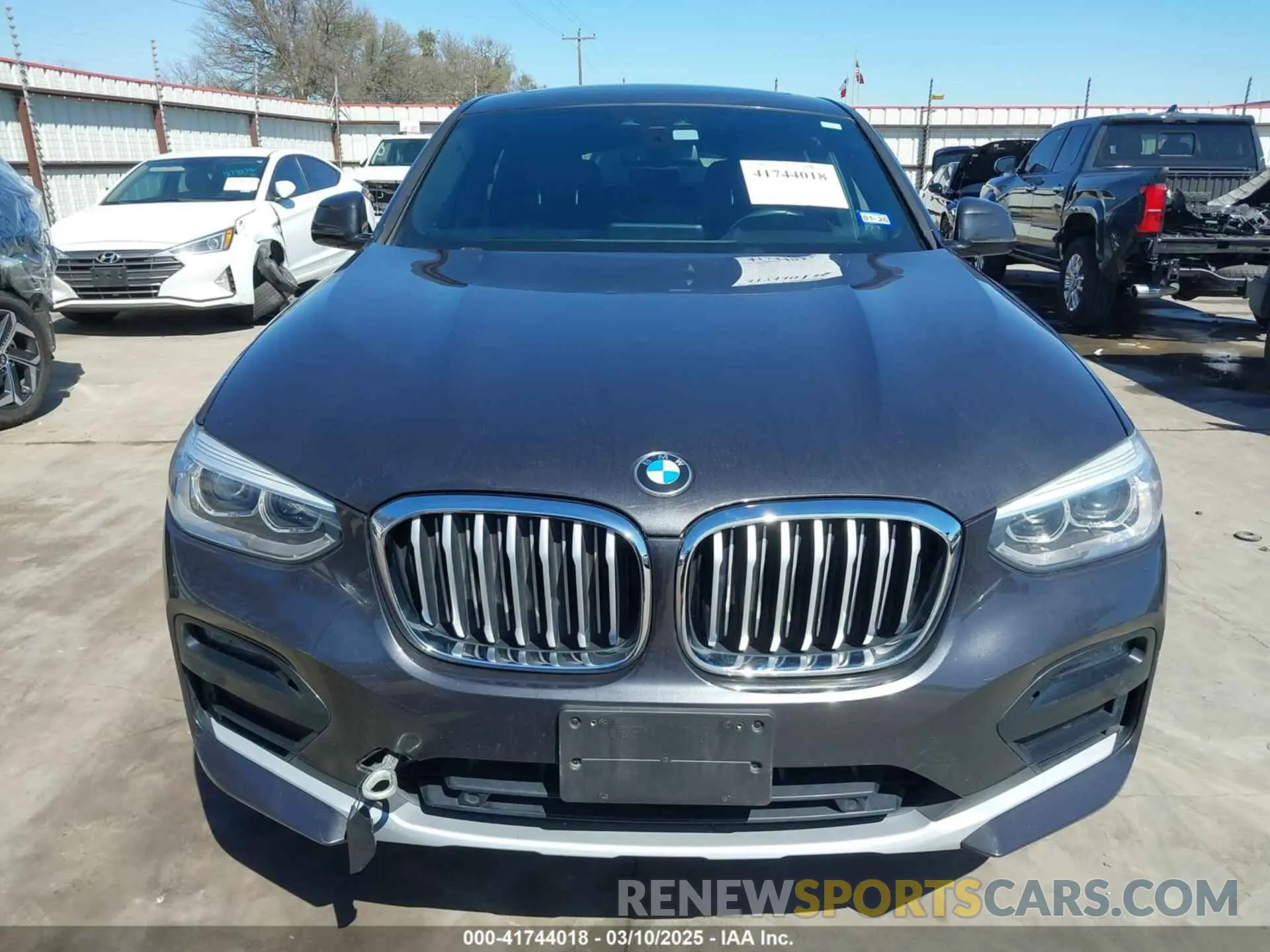 12 Photograph of a damaged car 5UX2V1C07LLE67741 BMW X4 2020