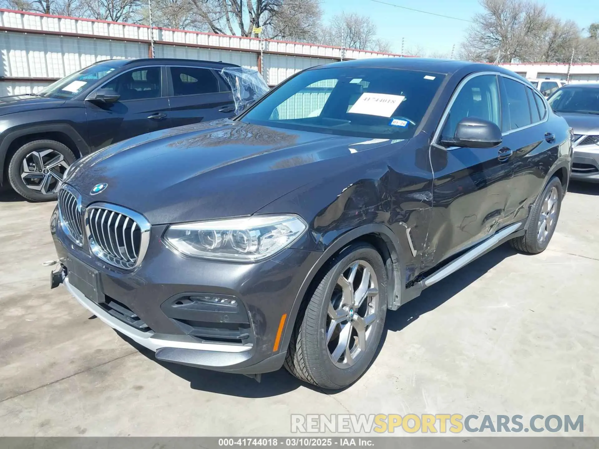 2 Photograph of a damaged car 5UX2V1C07LLE67741 BMW X4 2020