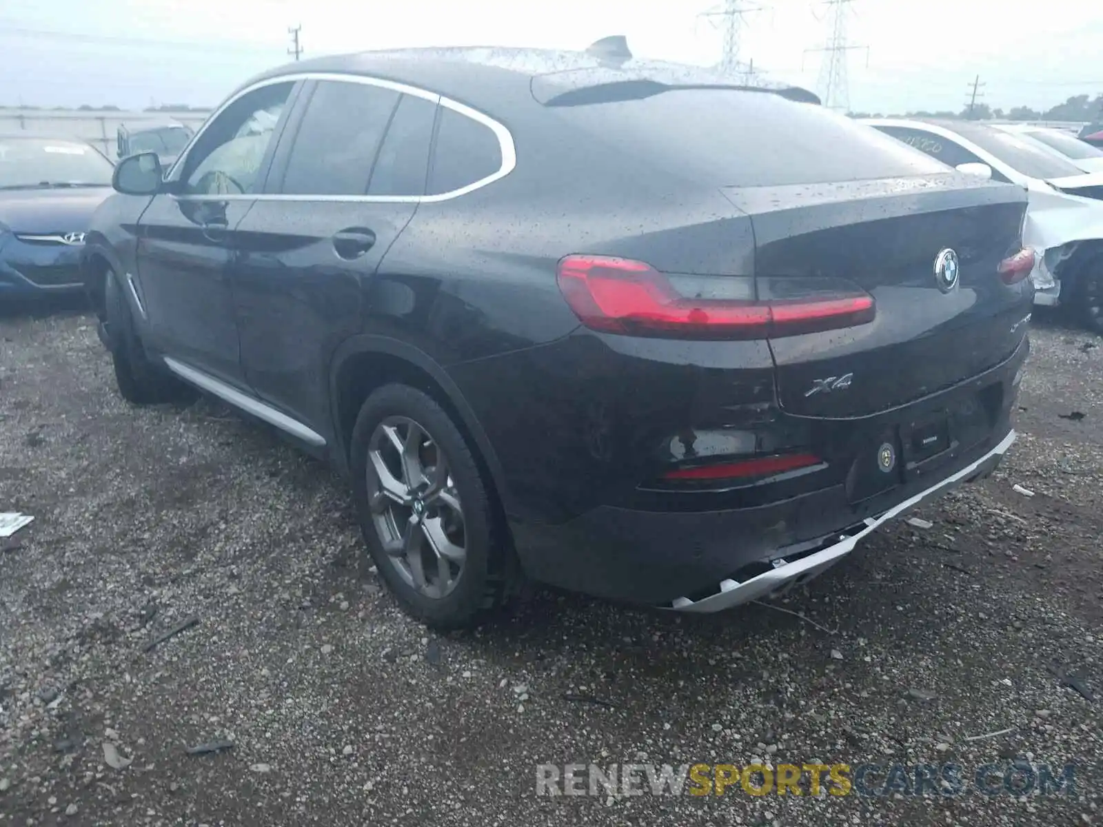 3 Photograph of a damaged car 5UX2V1C08LLE68106 BMW X4 2020