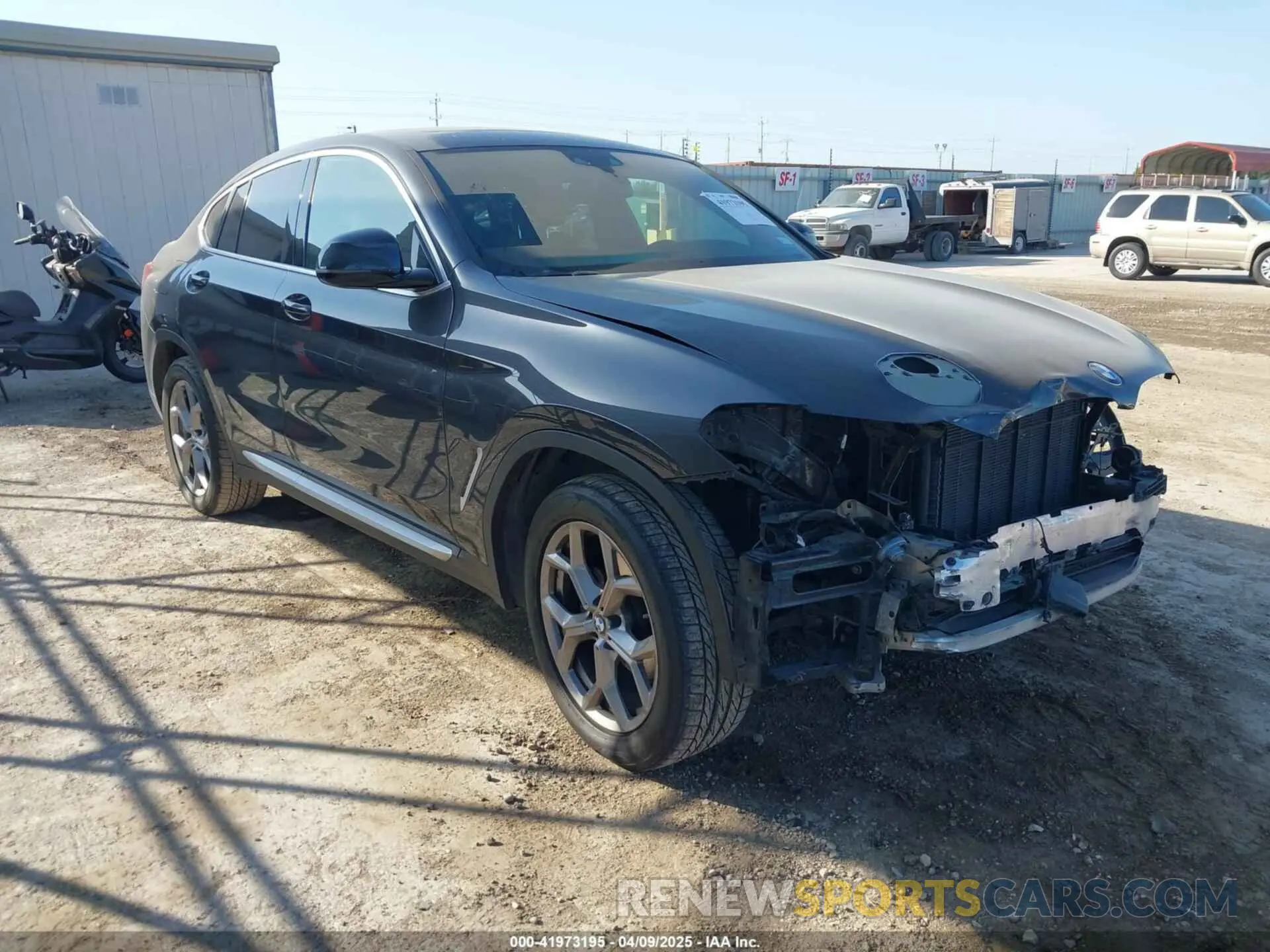 1 Photograph of a damaged car 5UX2V1C08LLZ32525 BMW X4 2020