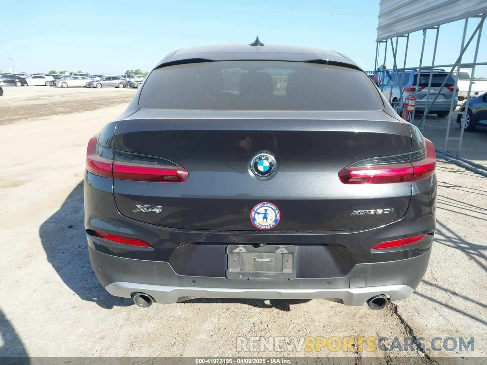 17 Photograph of a damaged car 5UX2V1C08LLZ32525 BMW X4 2020