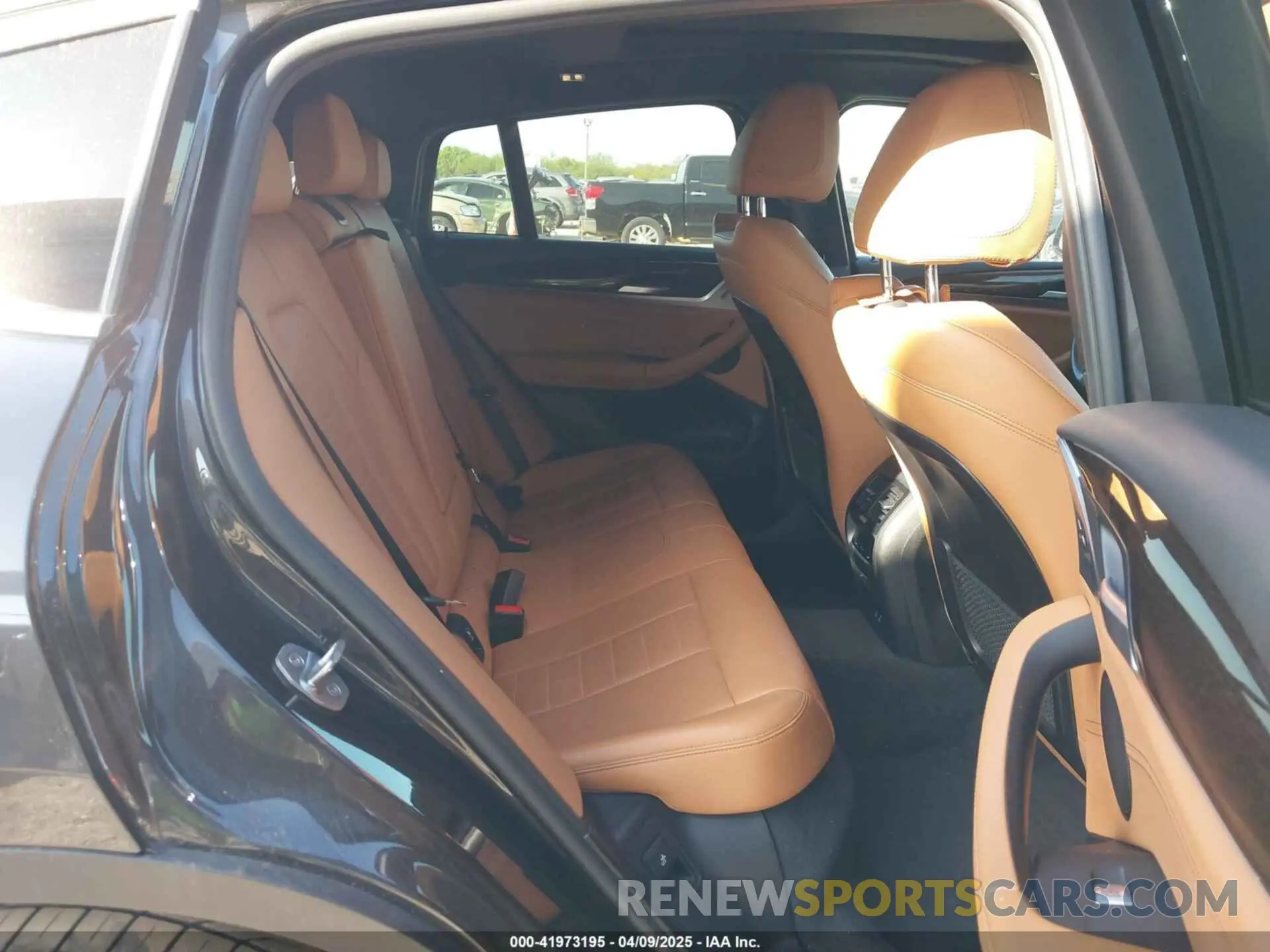 8 Photograph of a damaged car 5UX2V1C08LLZ32525 BMW X4 2020
