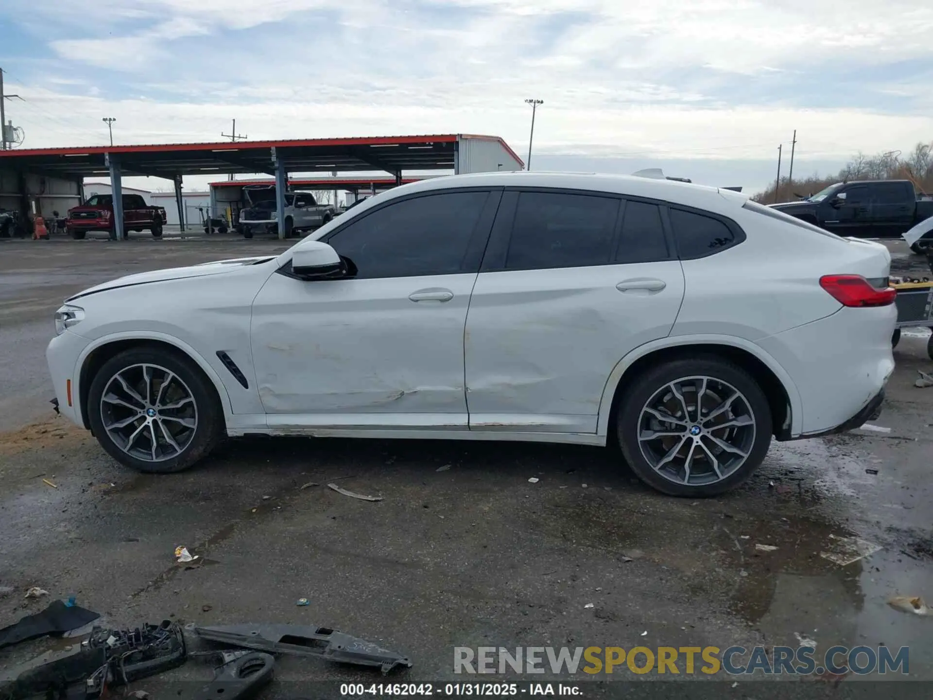 13 Photograph of a damaged car 5UX2V1C09L9B88384 BMW X4 2020
