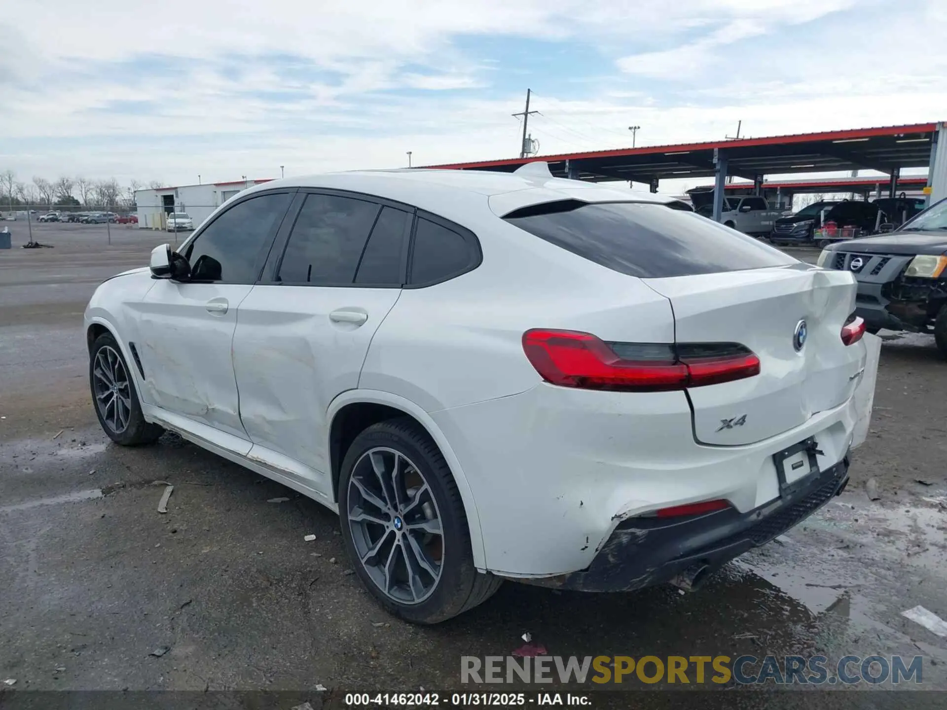 3 Photograph of a damaged car 5UX2V1C09L9B88384 BMW X4 2020