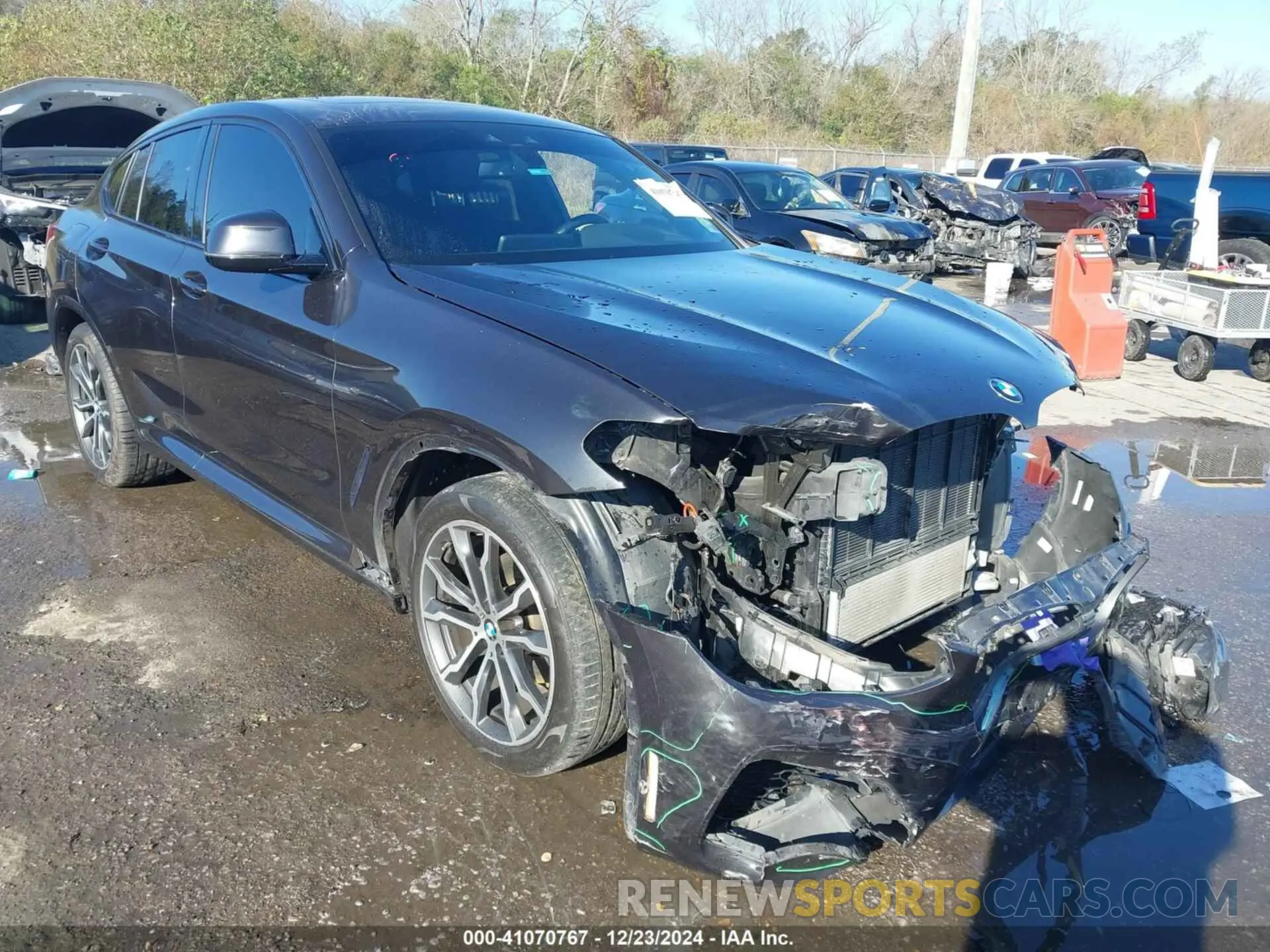 1 Photograph of a damaged car 5UX2V1C09L9C20606 BMW X4 2020