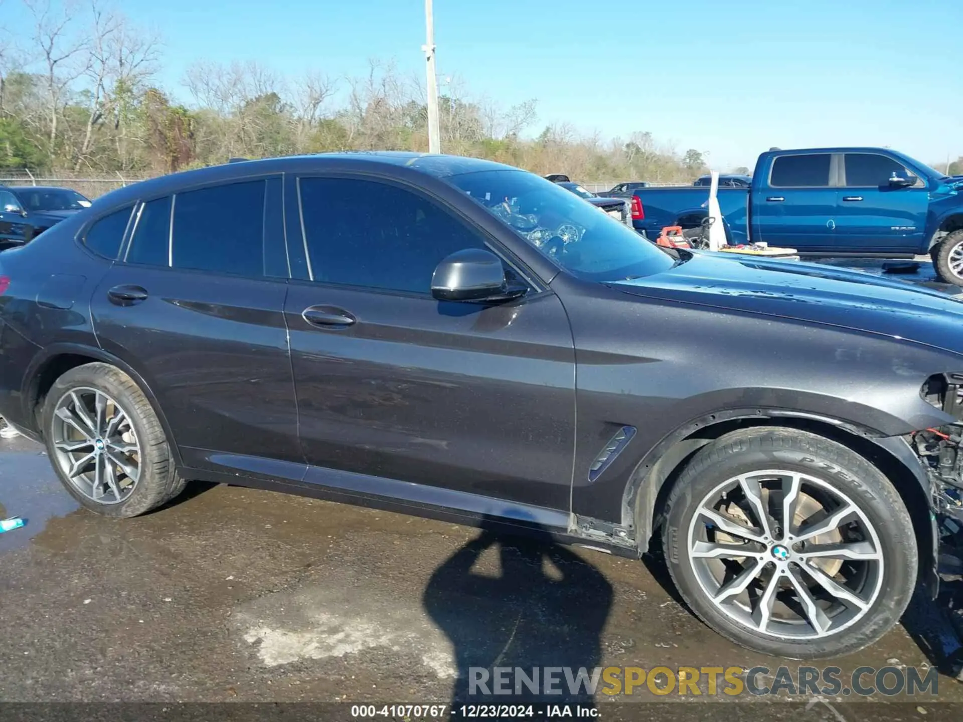13 Photograph of a damaged car 5UX2V1C09L9C20606 BMW X4 2020