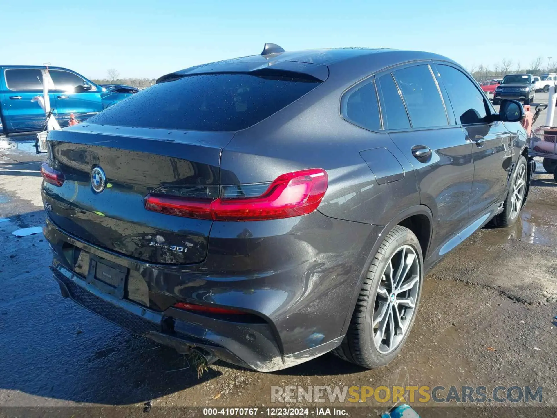 4 Photograph of a damaged car 5UX2V1C09L9C20606 BMW X4 2020