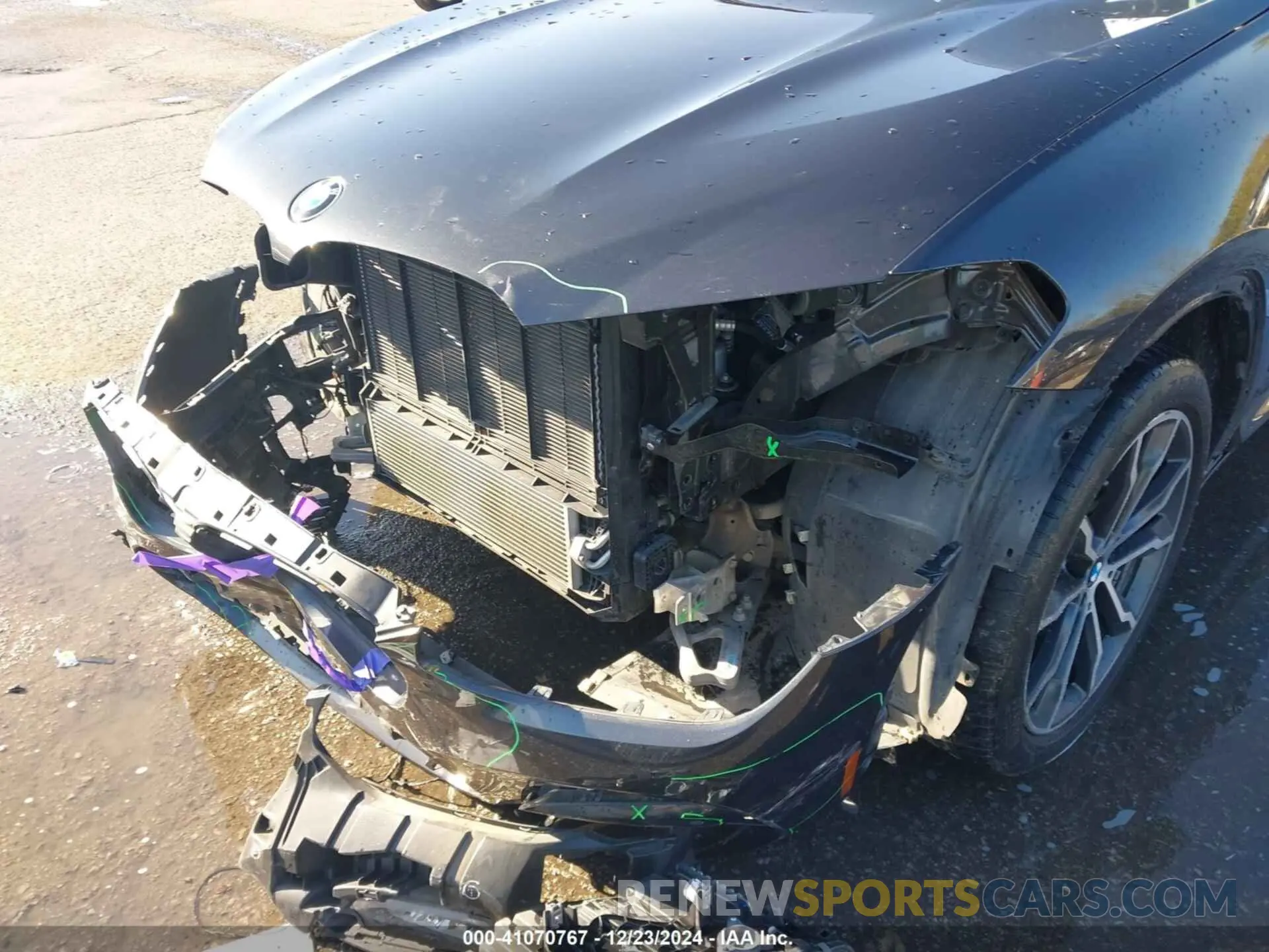 6 Photograph of a damaged car 5UX2V1C09L9C20606 BMW X4 2020