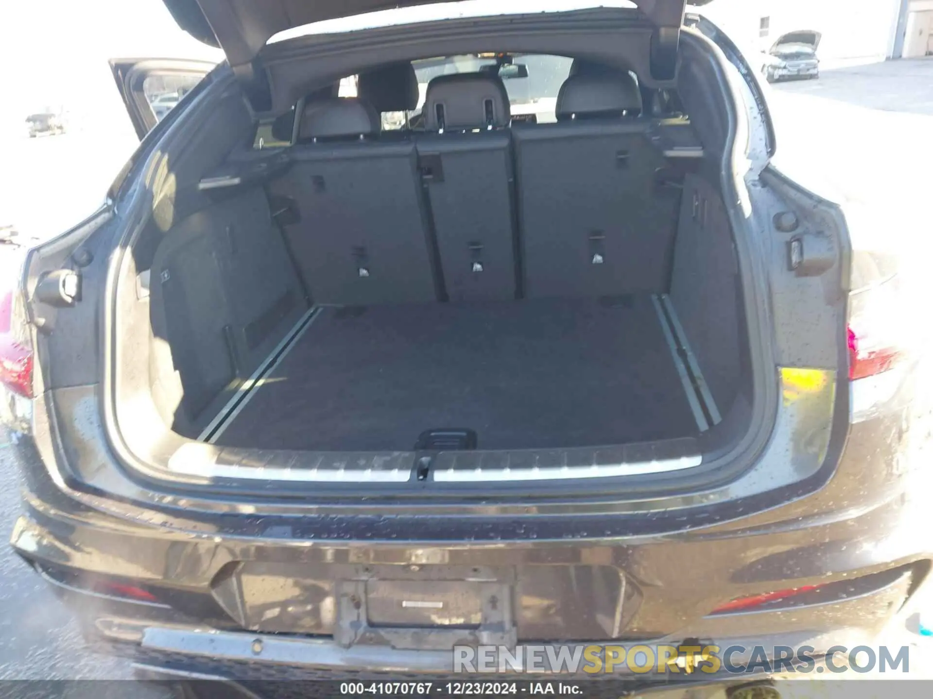 8 Photograph of a damaged car 5UX2V1C09L9C20606 BMW X4 2020
