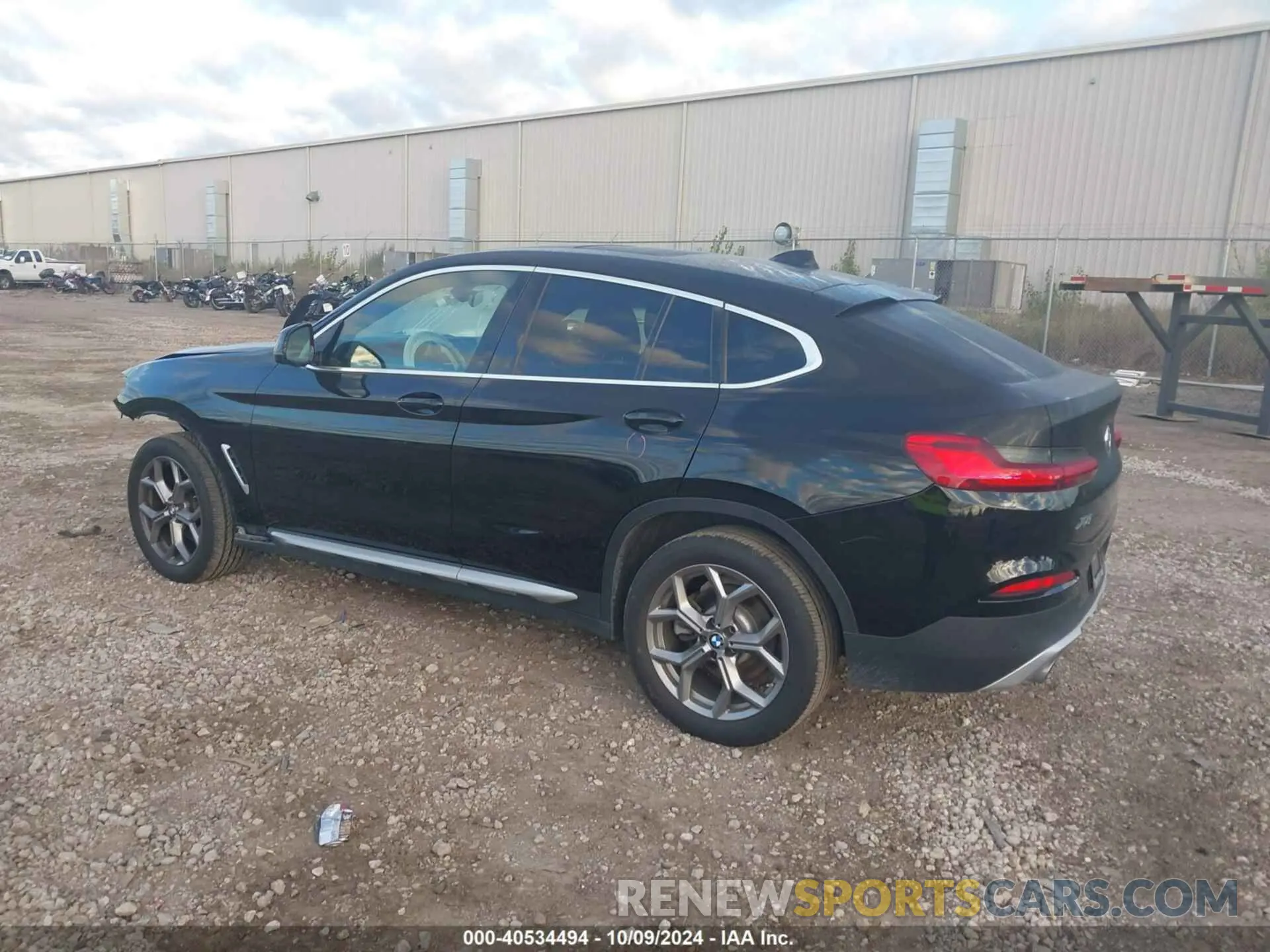 3 Photograph of a damaged car 5UX2V1C09L9C59213 BMW X4 2020