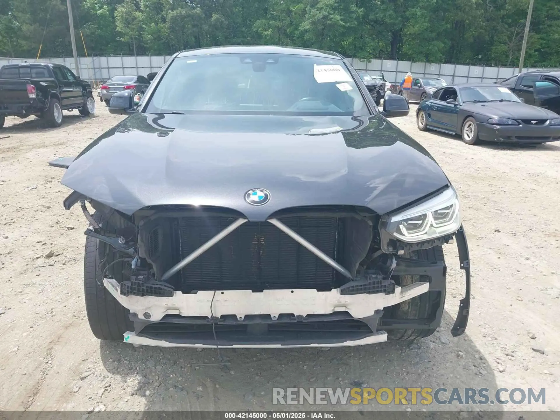 13 Photograph of a damaged car 5UX2V1C09LLE68082 BMW X4 2020