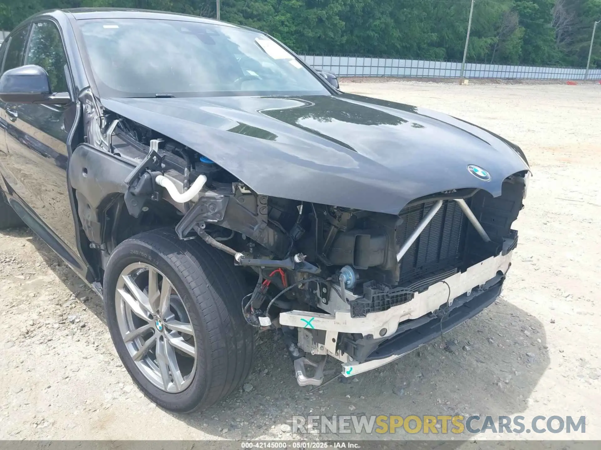 6 Photograph of a damaged car 5UX2V1C09LLE68082 BMW X4 2020