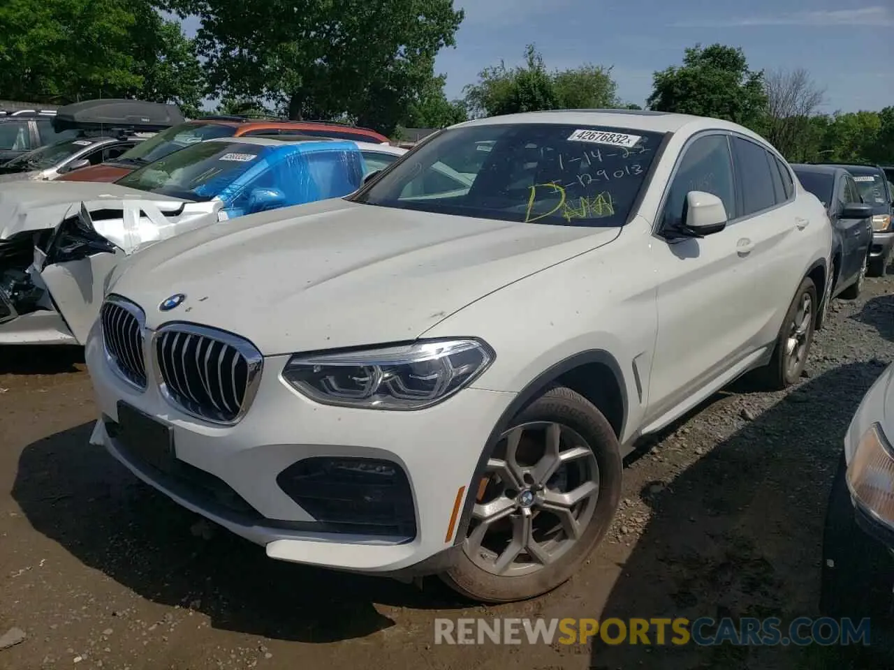 2 Photograph of a damaged car 5UX2V1C0XL9B39114 BMW X4 2020