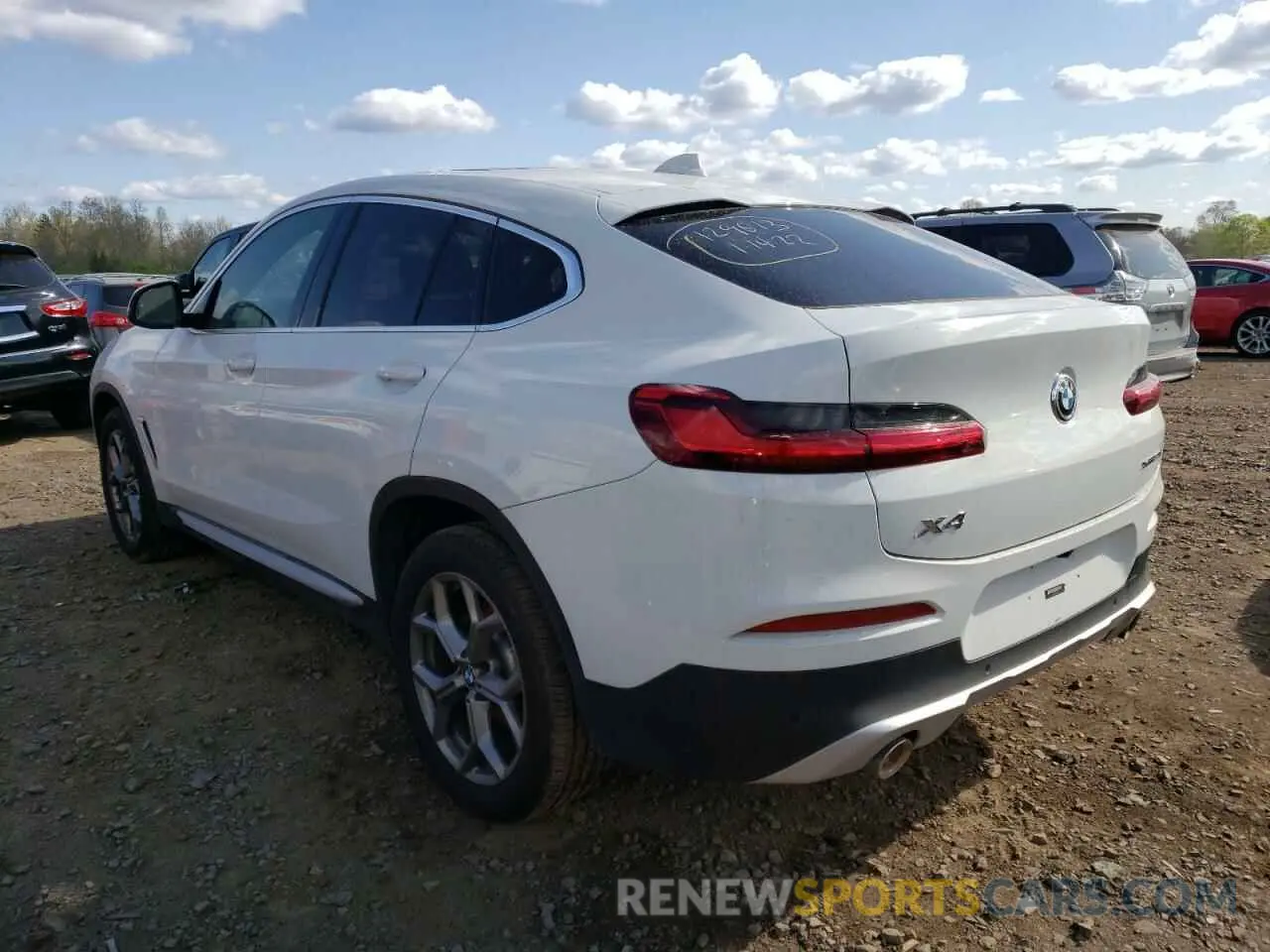 3 Photograph of a damaged car 5UX2V1C0XL9B39114 BMW X4 2020