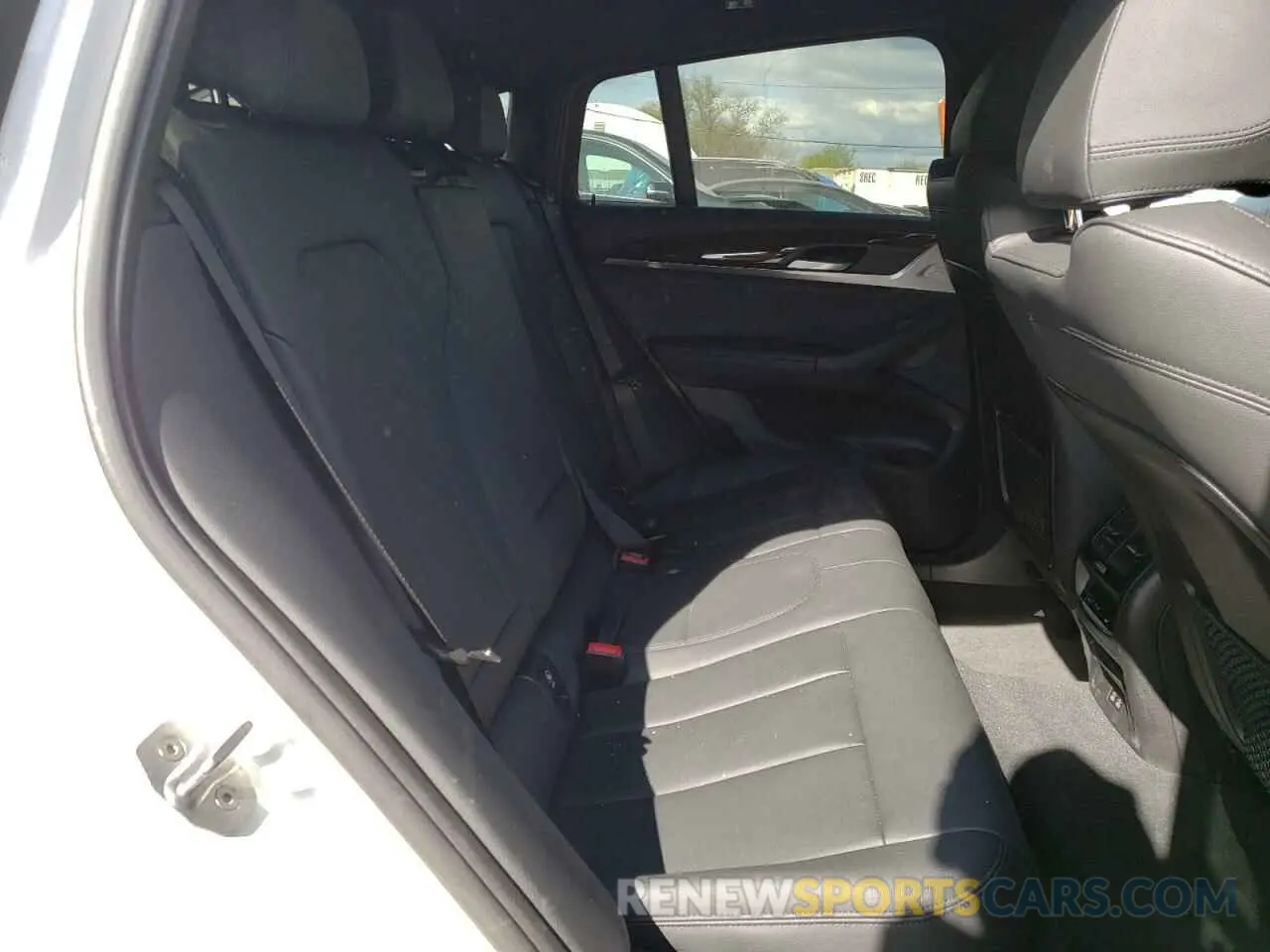 6 Photograph of a damaged car 5UX2V1C0XL9B39114 BMW X4 2020