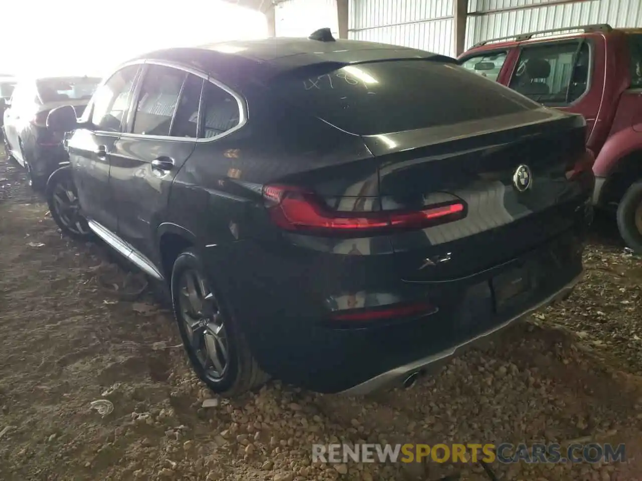 3 Photograph of a damaged car 5UX2V1C0XL9B83758 BMW X4 2020