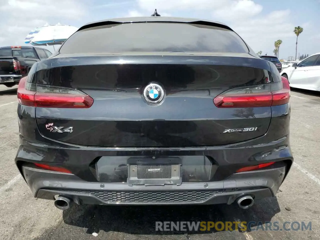 6 Photograph of a damaged car 5UX2V1C0XL9B93562 BMW X4 2020