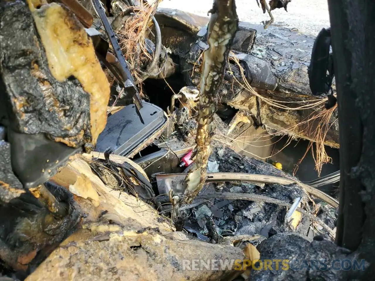 8 Photograph of a damaged car 5UX2V1C0XL9B95845 BMW X4 2020