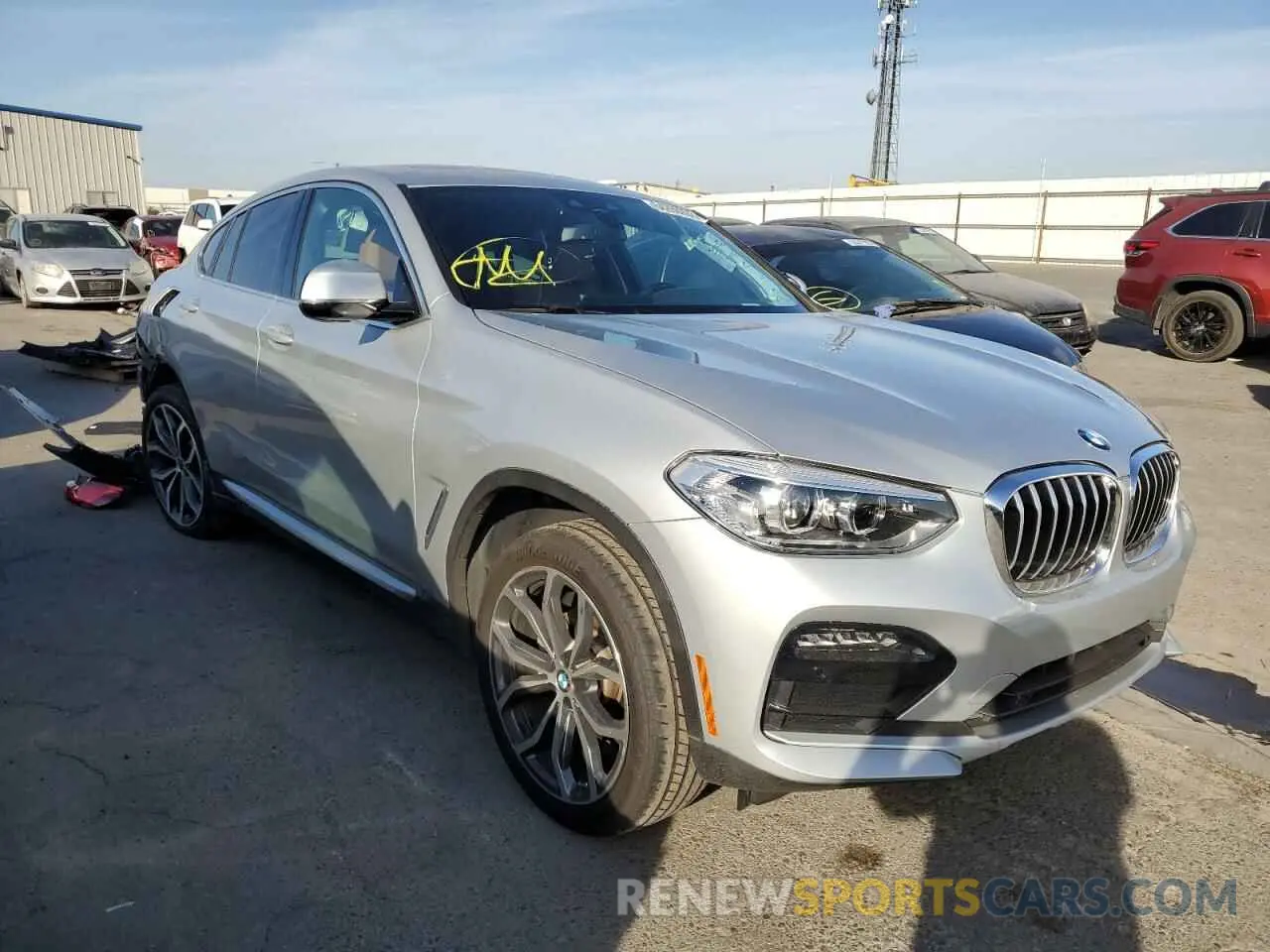 1 Photograph of a damaged car 5UX2V1C0XLLE67300 BMW X4 2020