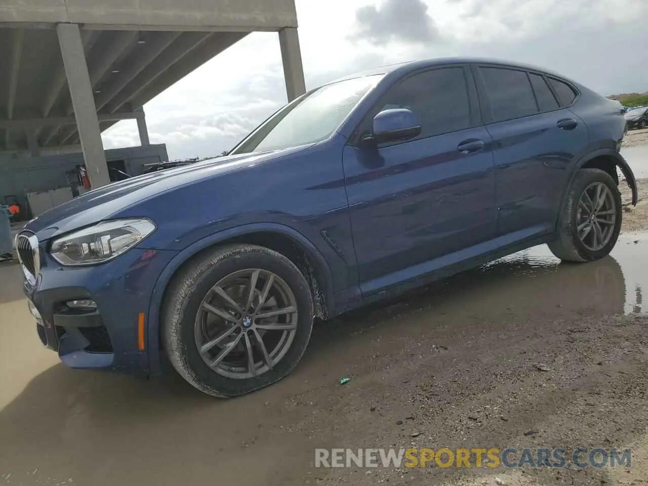 1 Photograph of a damaged car 5UX2V1C0XLLE67345 BMW X4 2020