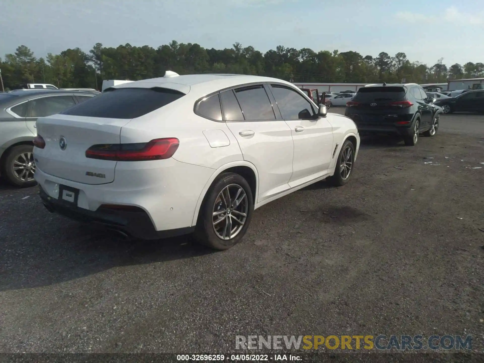 4 Photograph of a damaged car 5UX2V5C01L9D35059 BMW X4 2020