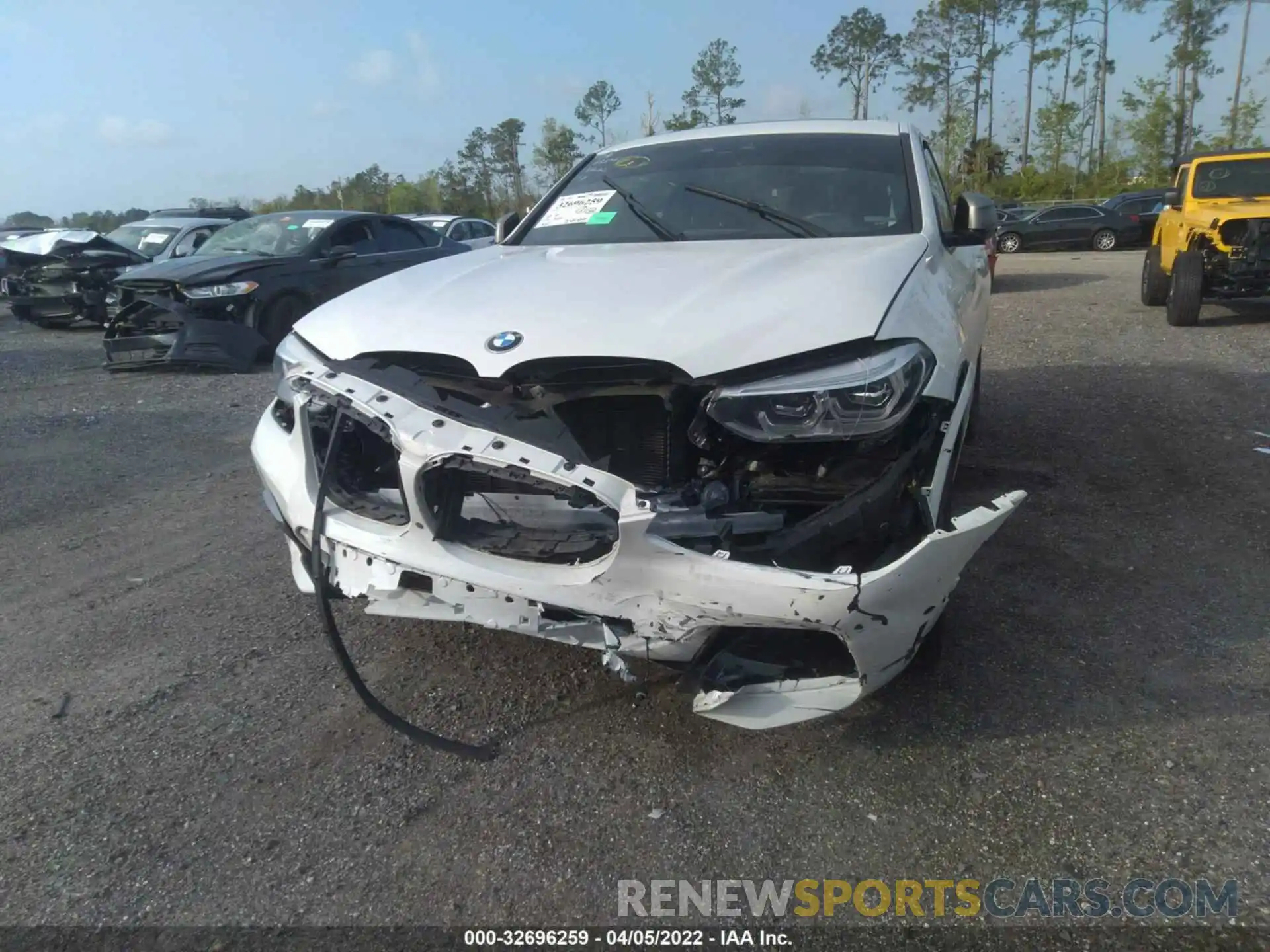 6 Photograph of a damaged car 5UX2V5C01L9D35059 BMW X4 2020