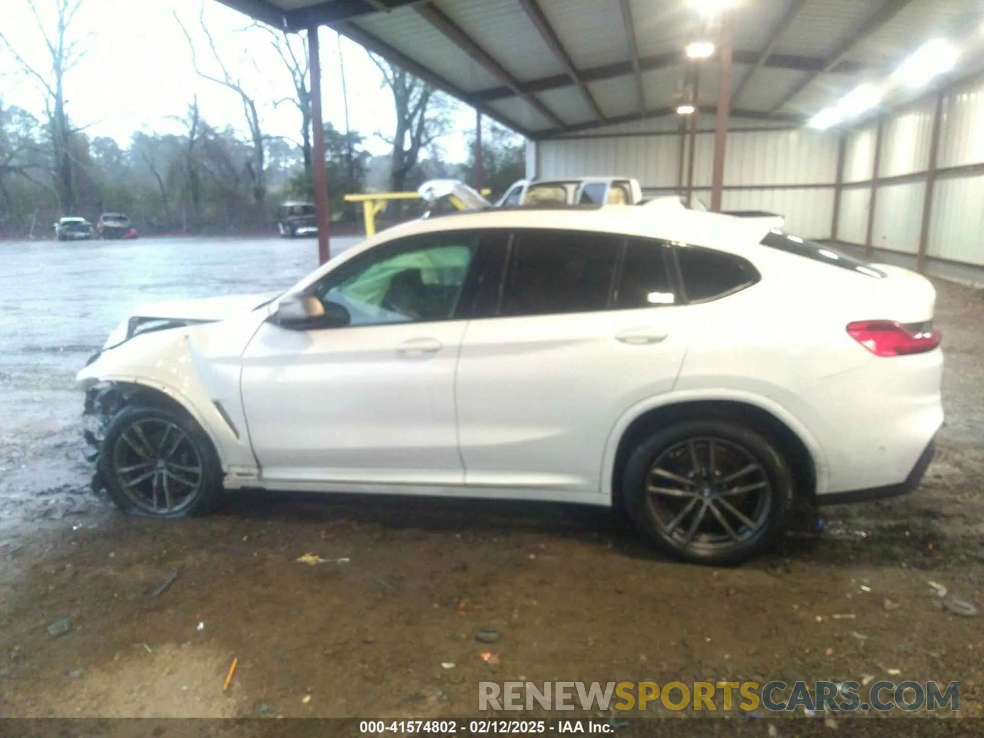 15 Photograph of a damaged car 5UX2V5C04L9C04255 BMW X4 2020