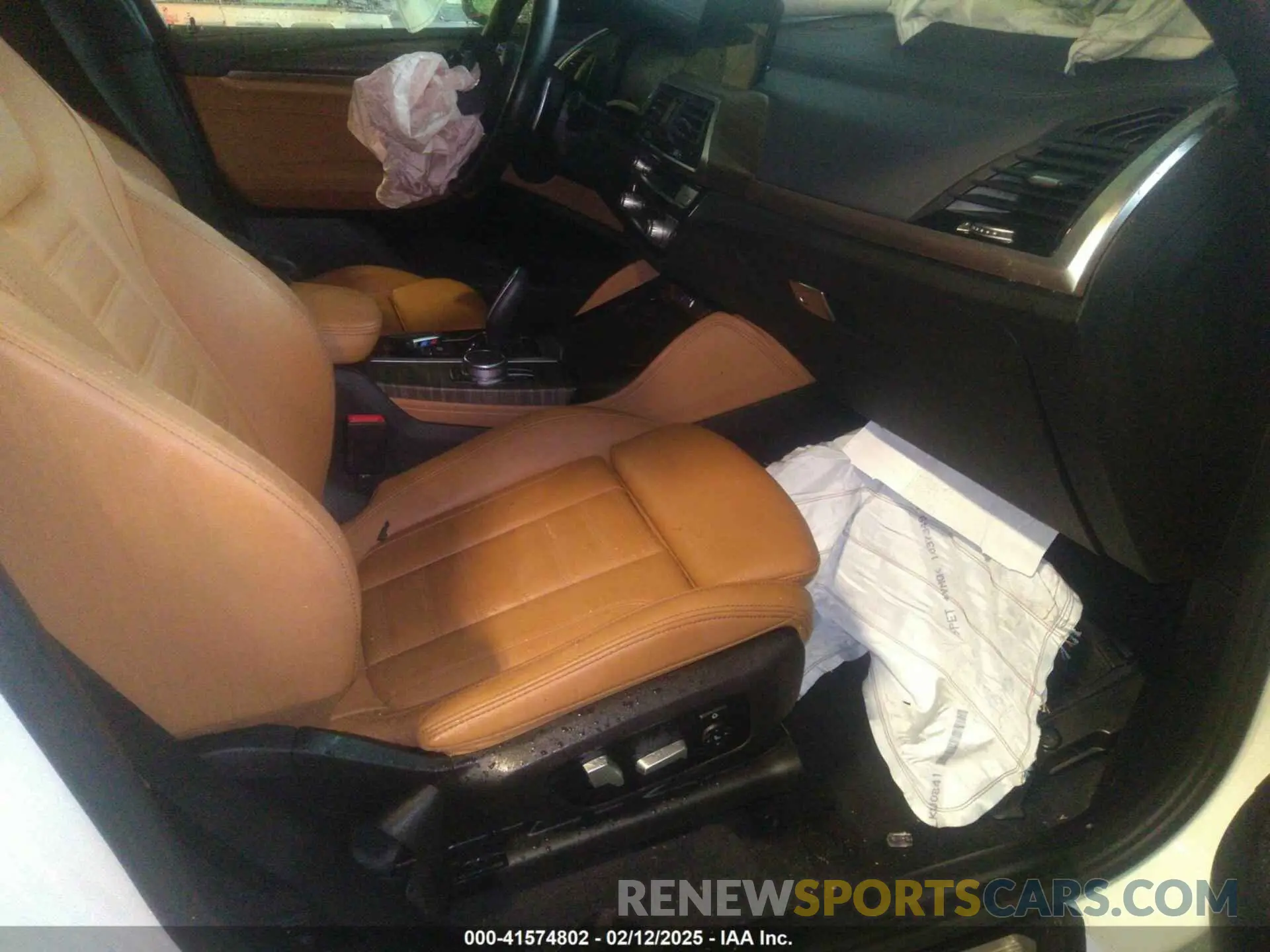5 Photograph of a damaged car 5UX2V5C04L9C04255 BMW X4 2020